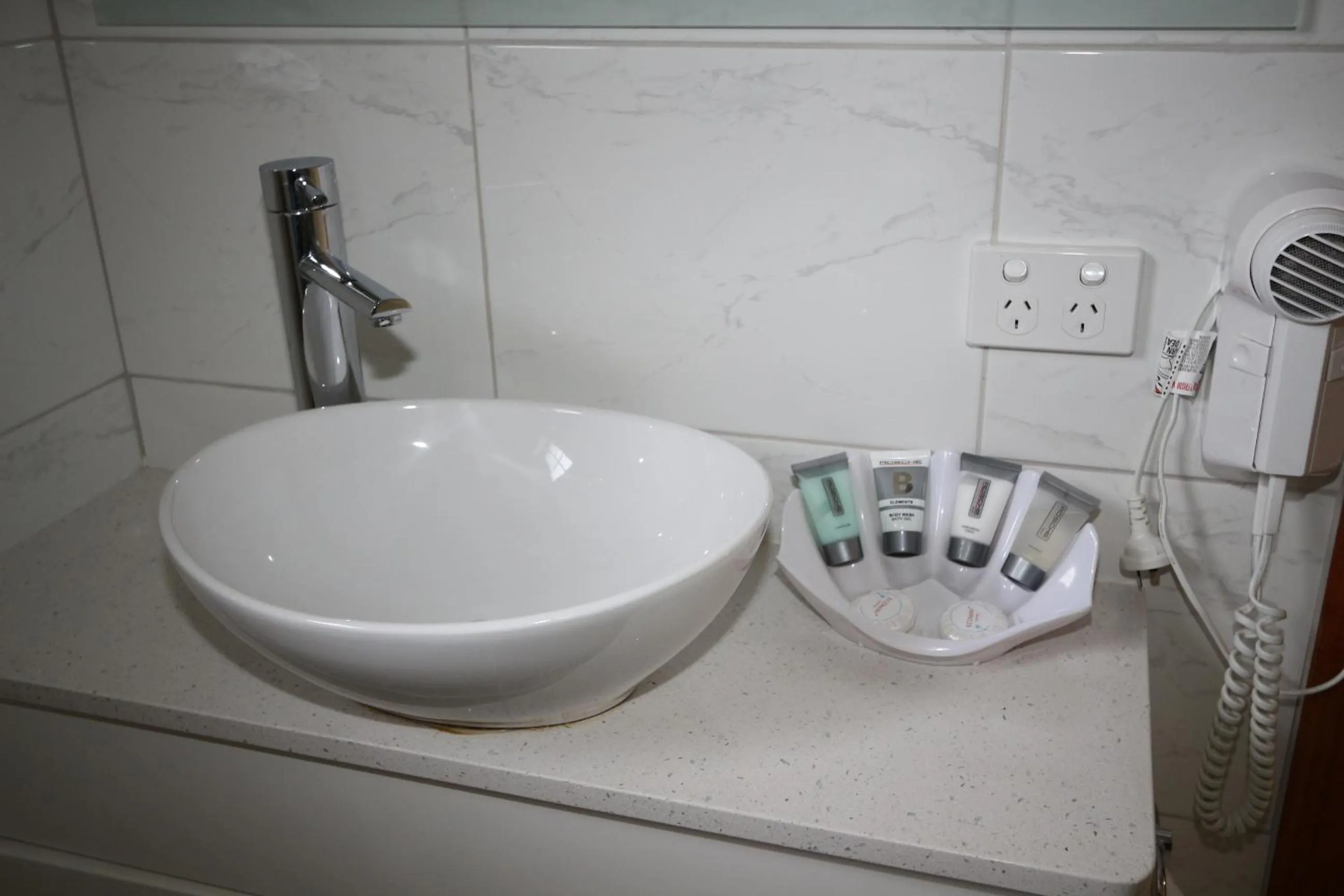 Bathroom in Swansea Cottages & Lodge Suites