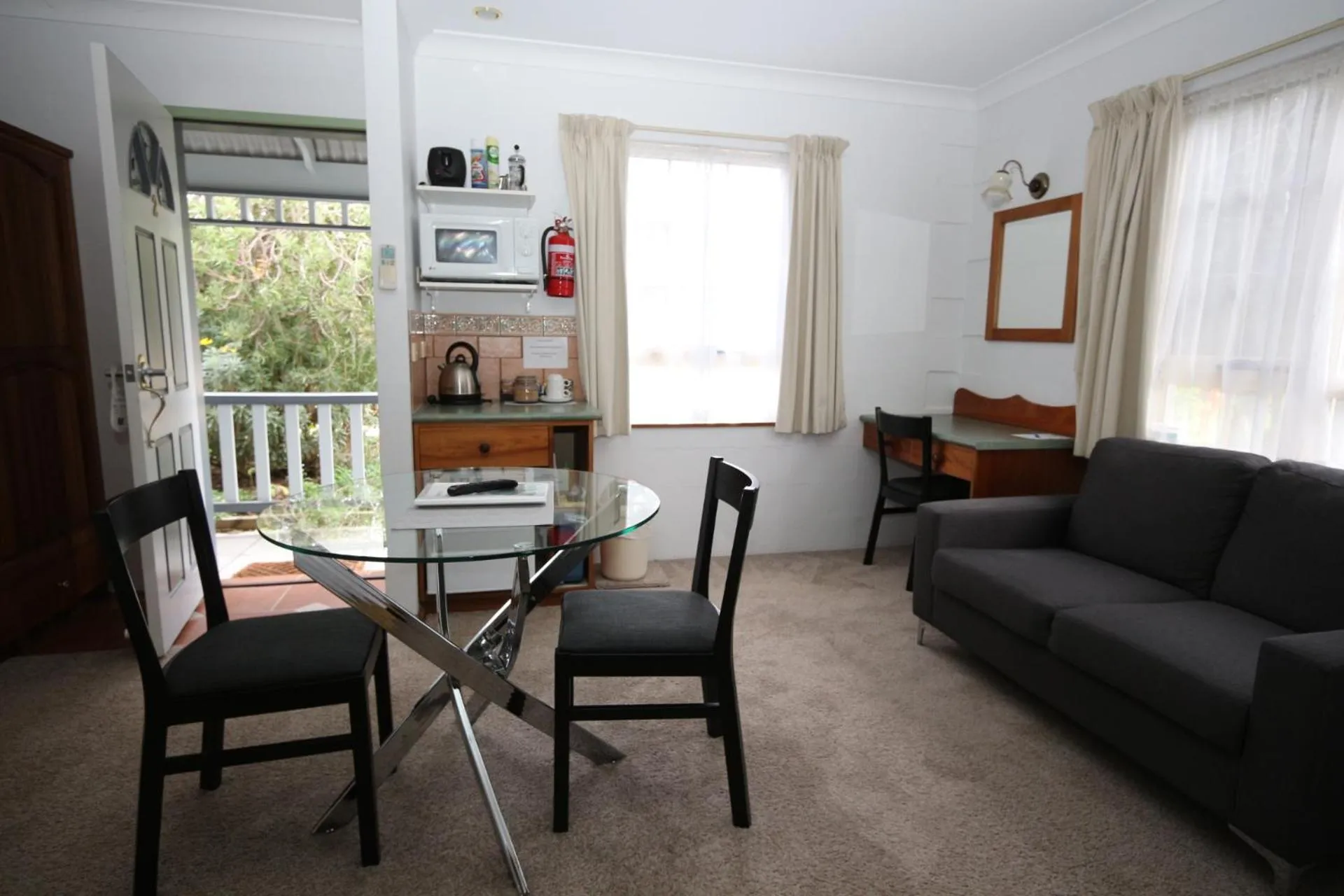 Photo of the whole room in Swansea Cottages & Lodge Suites