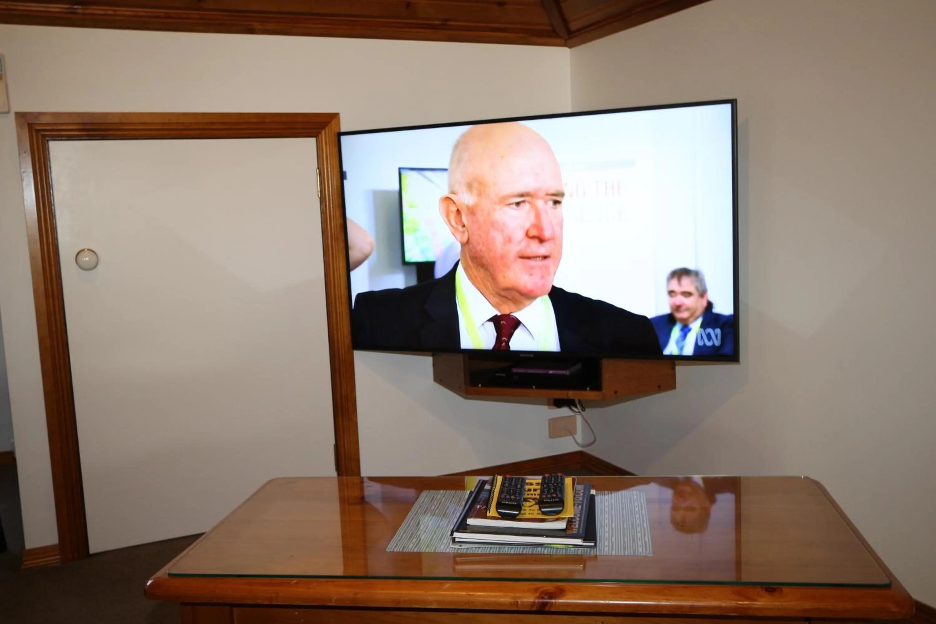 TV and multimedia in Swansea Cottages & Lodge Suites
