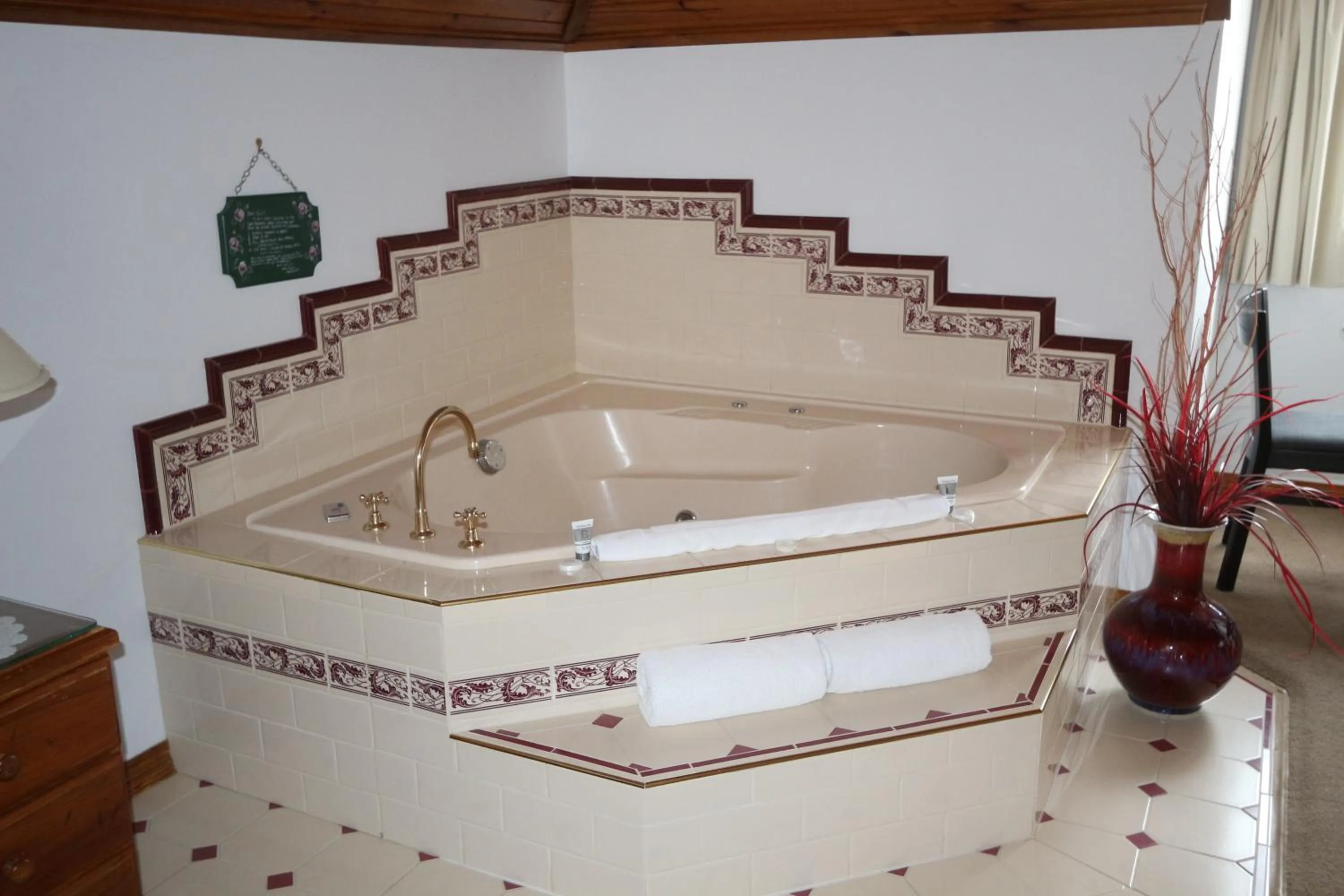 Area and facilities in Swansea Cottages & Lodge Suites