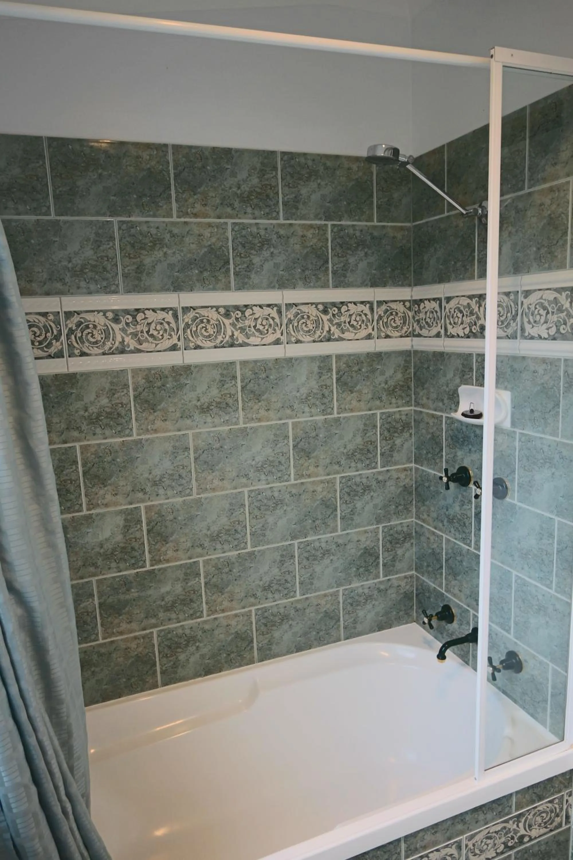 Shower in Swansea Cottages & Lodge Suites
