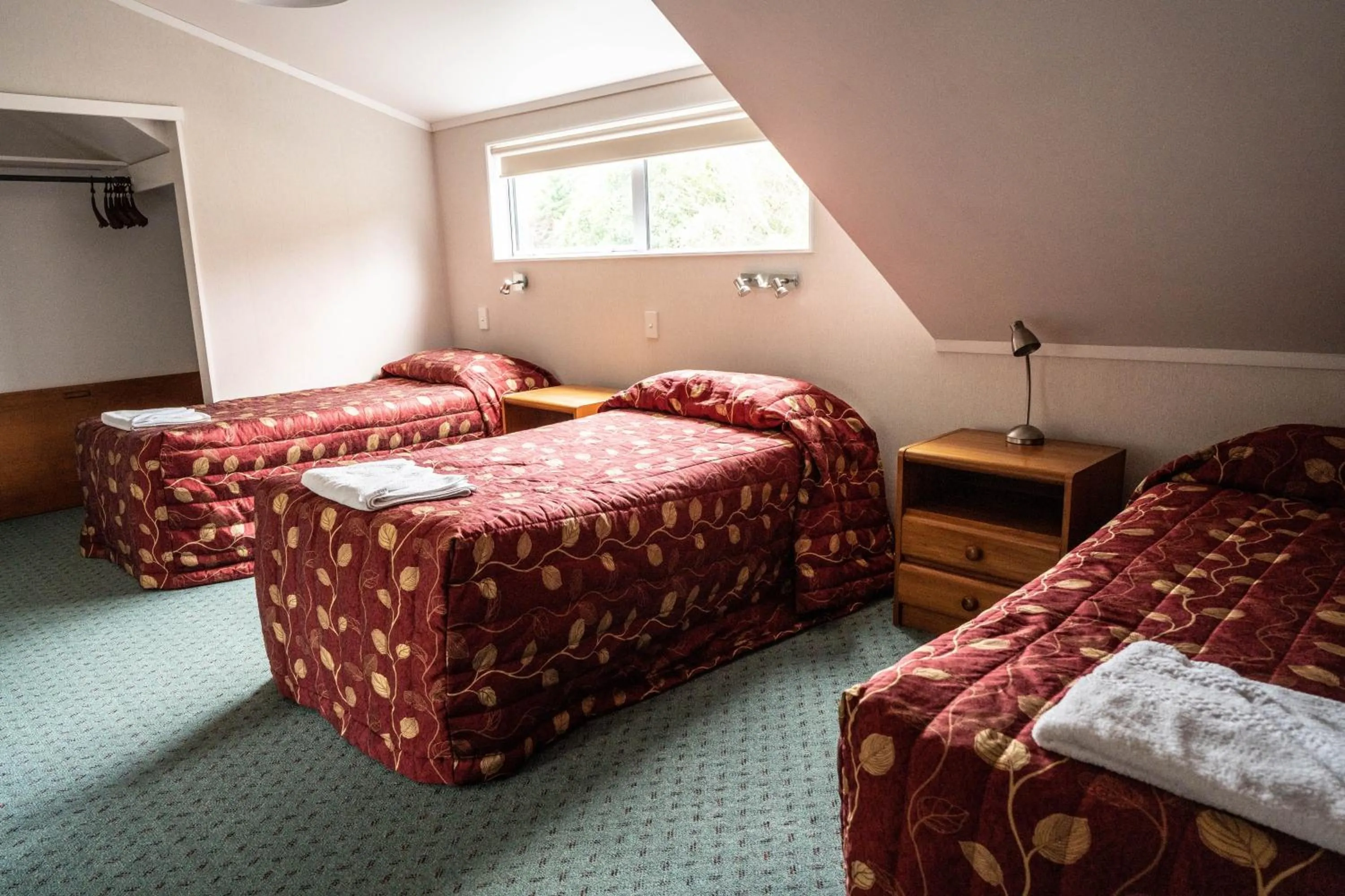 Bedroom, Bed in Bucket Tree Lodge