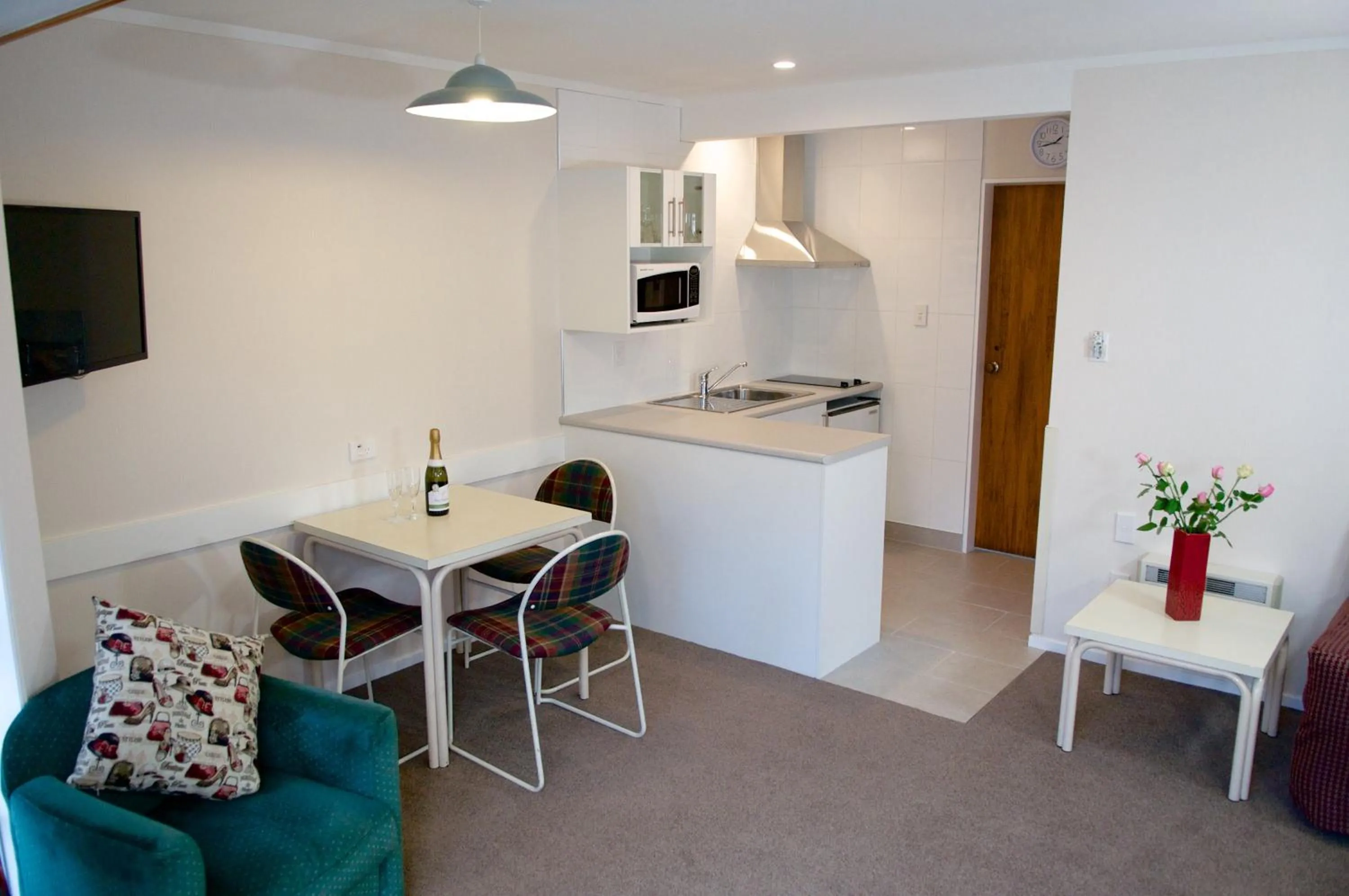 Kitchen or kitchenette in Bucket Tree Lodge