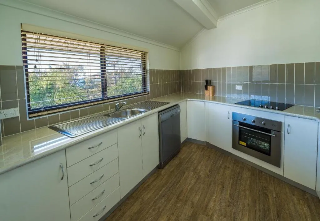 Kitchen or kitchenette in Rosslyn Bay Resort Yeppoon