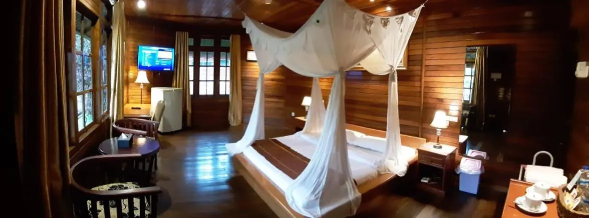 cot in Highland Resort & Nature Tours