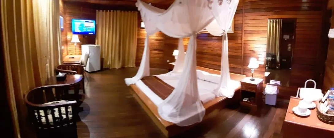 cot in Highland Resort & Nature Tours