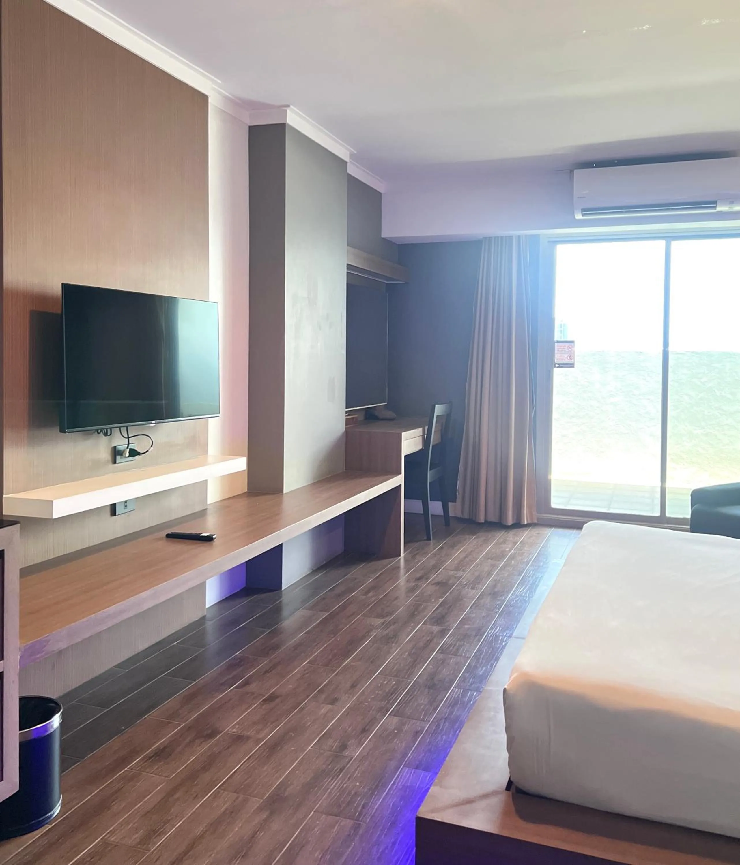 Living room, Bed in Bangkok Inter Place