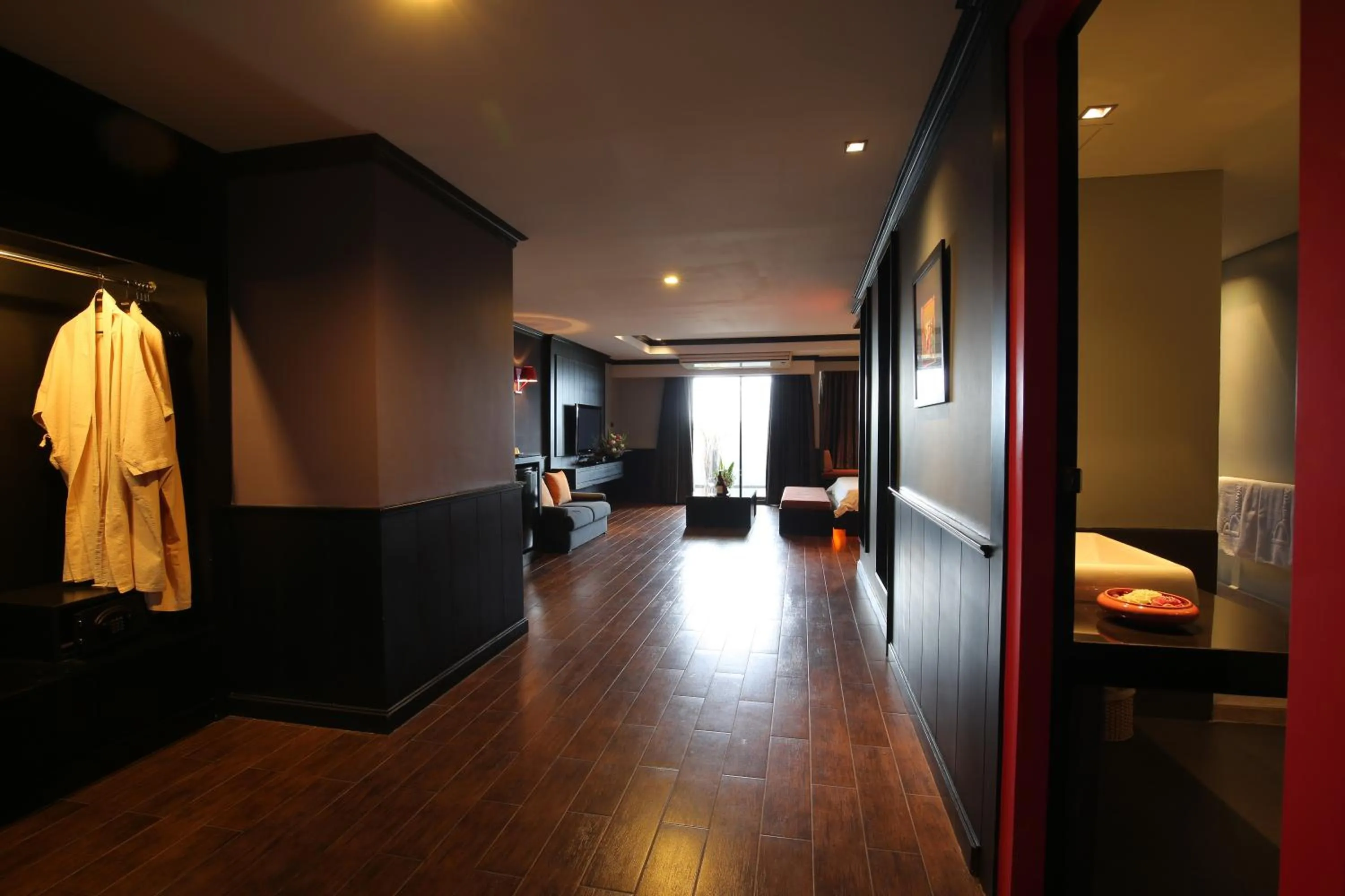 Photo of the whole room in Bangkok Inter Place