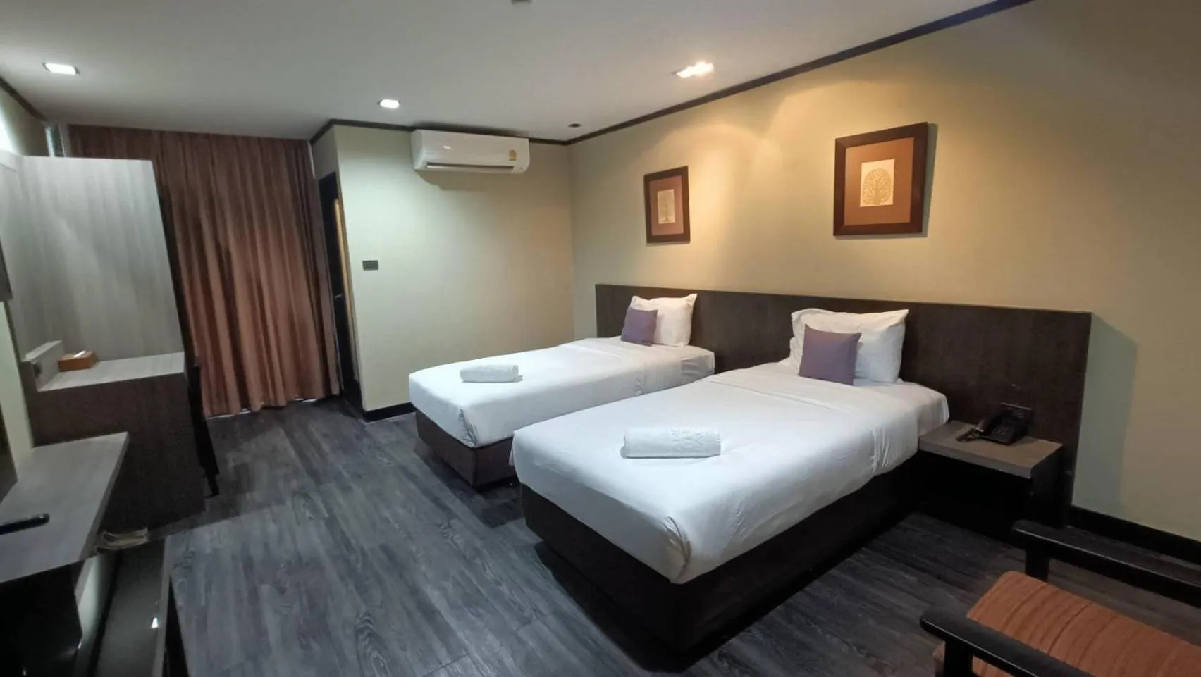 Bed in Bangkok Inter Place