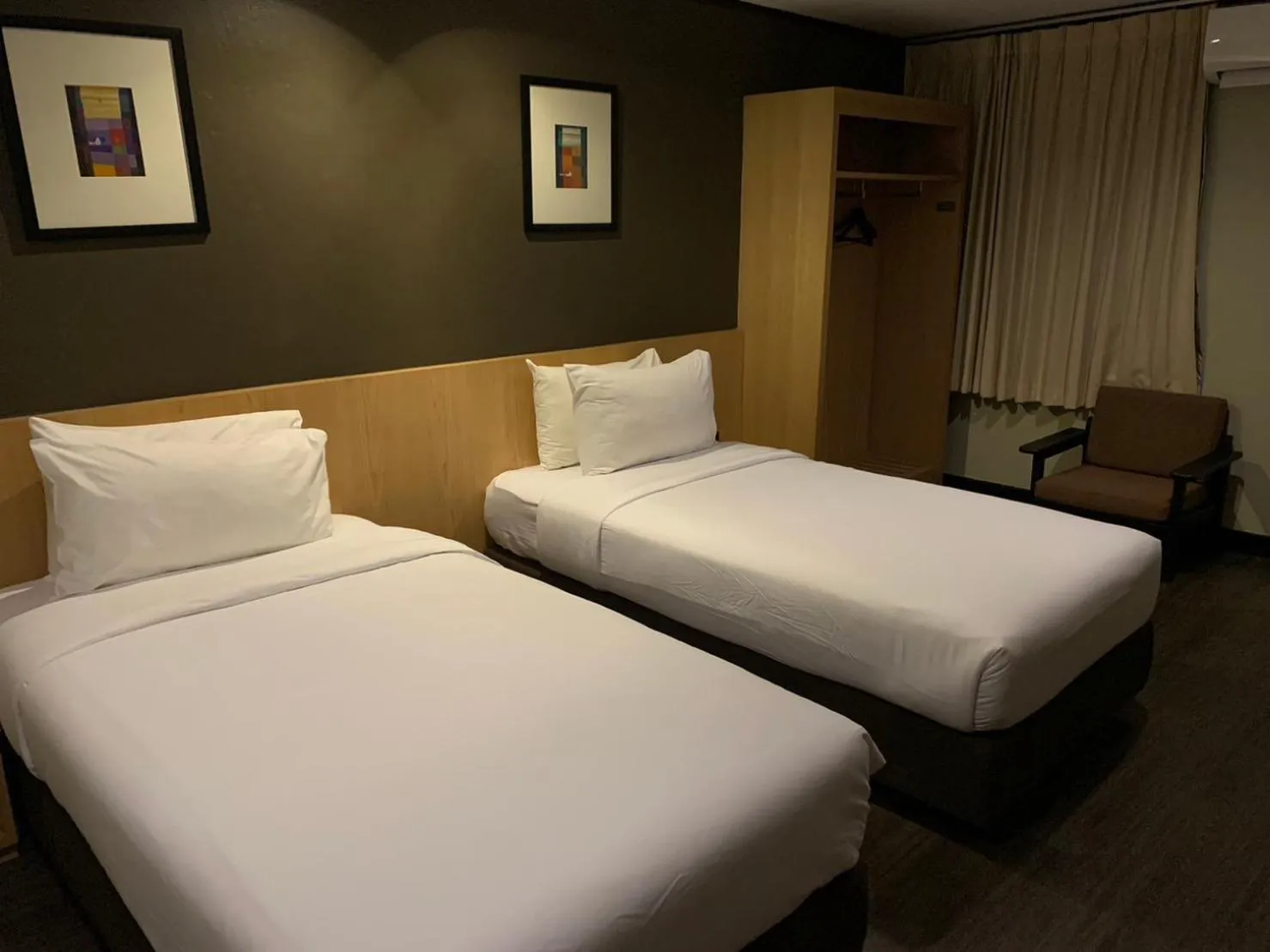 Bedroom, Bed in Bangkok Inter Place