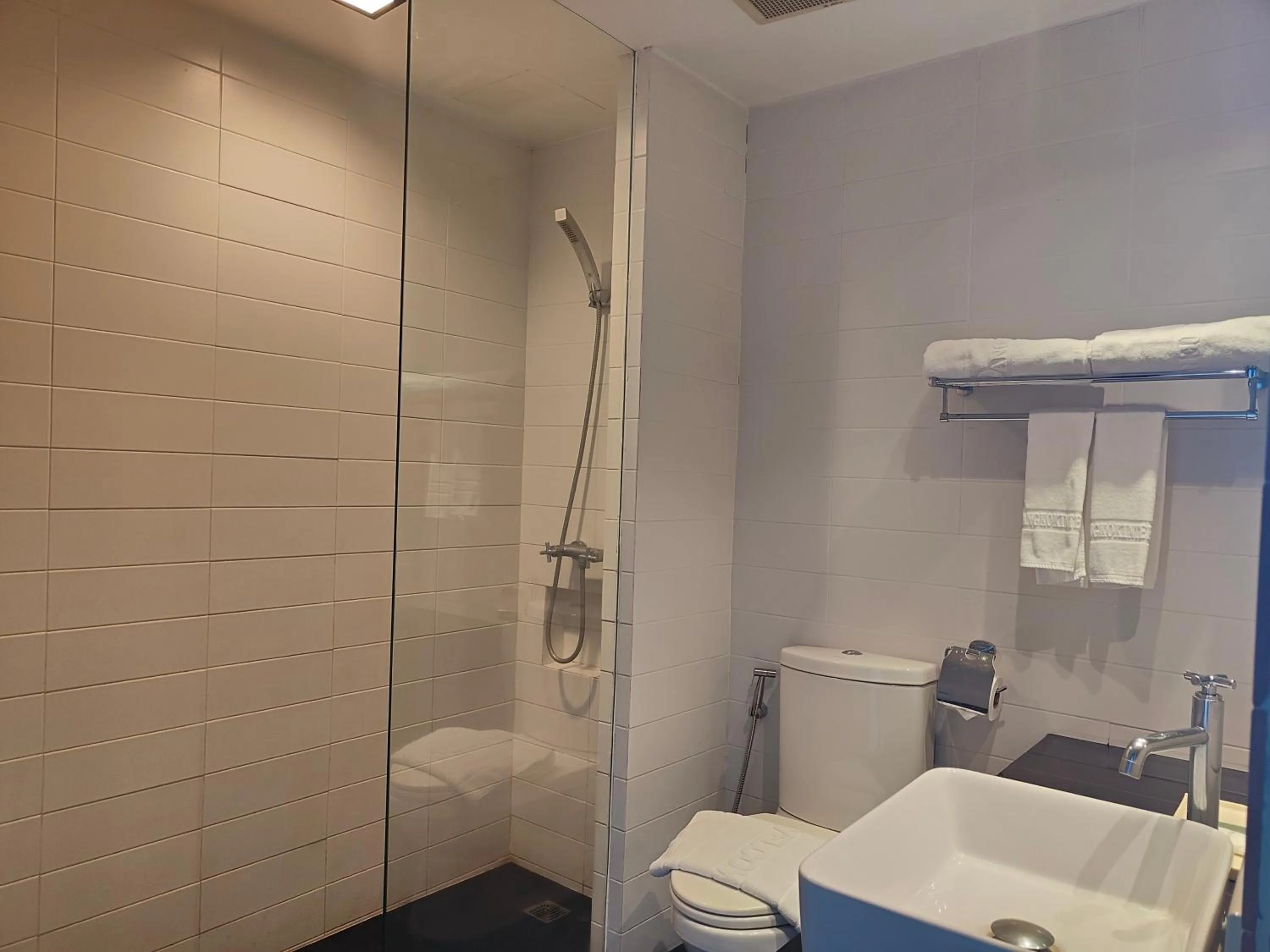 Toilet in Bangkok Inter Place