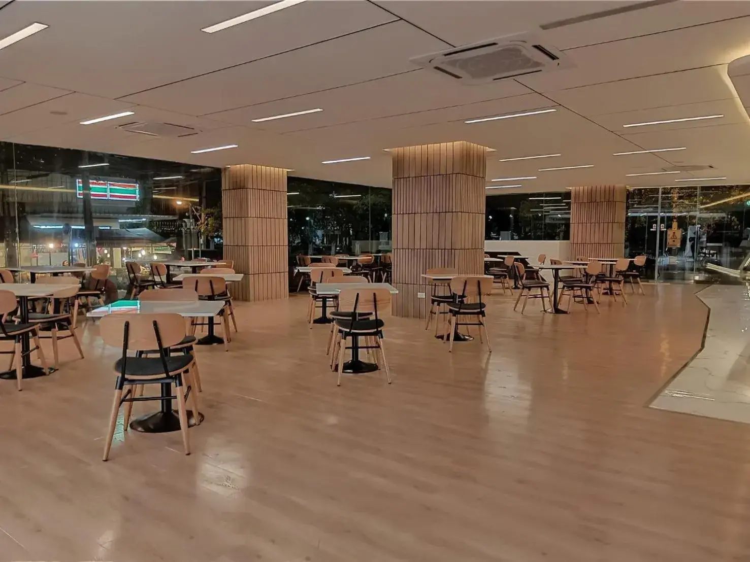 Restaurant/places to eat in Bangkok Inter Place Restaurant/places to eat in Bangkok Inter Place