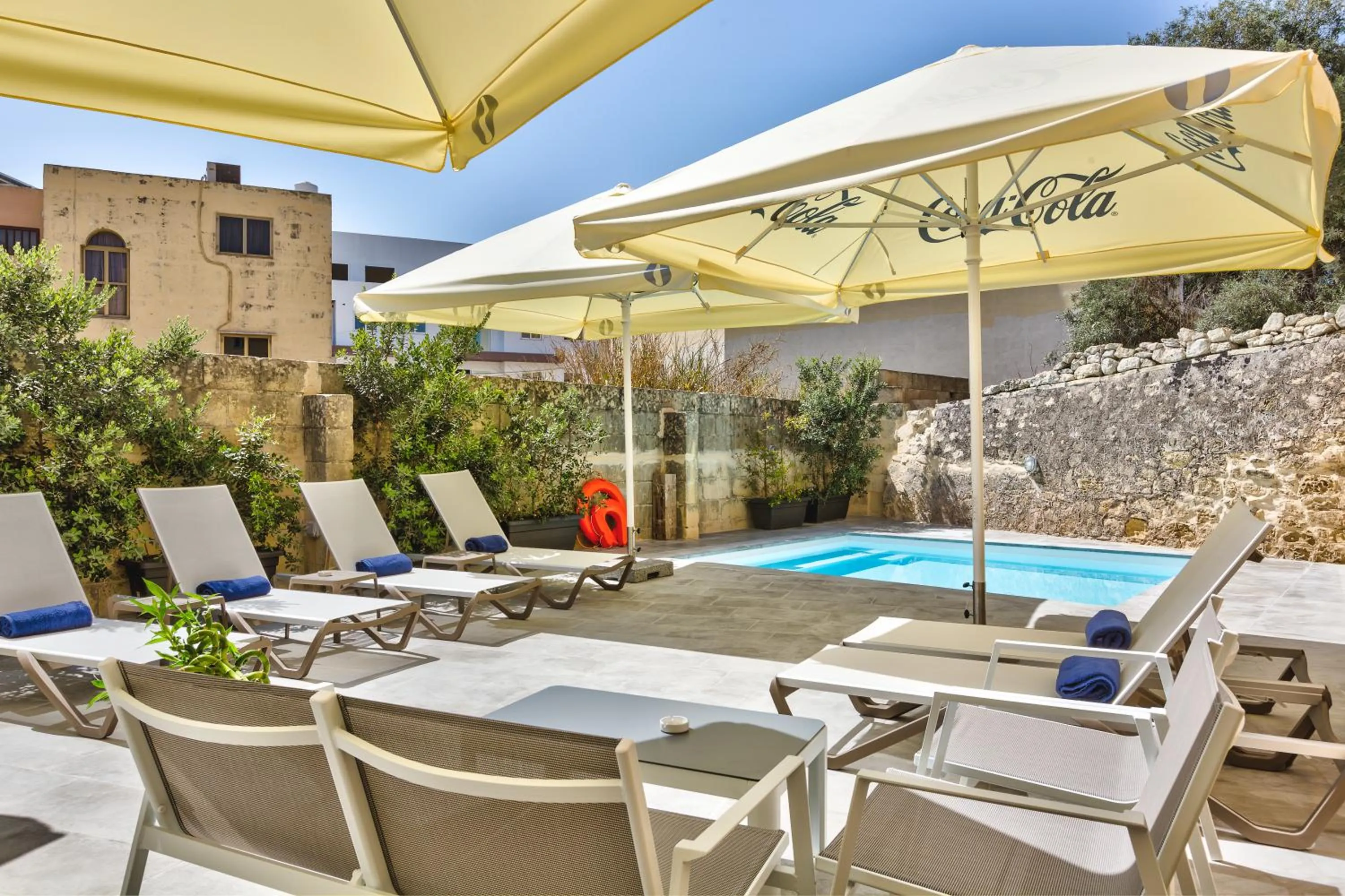 Swimming pool in Talbot & Bons Bed & Breakfast