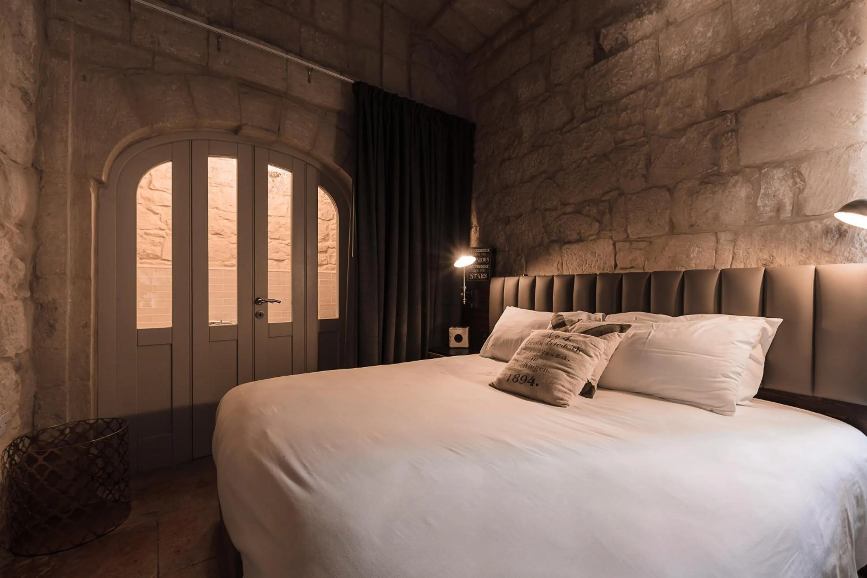 Bed in Talbot & Bons Bed & Breakfast