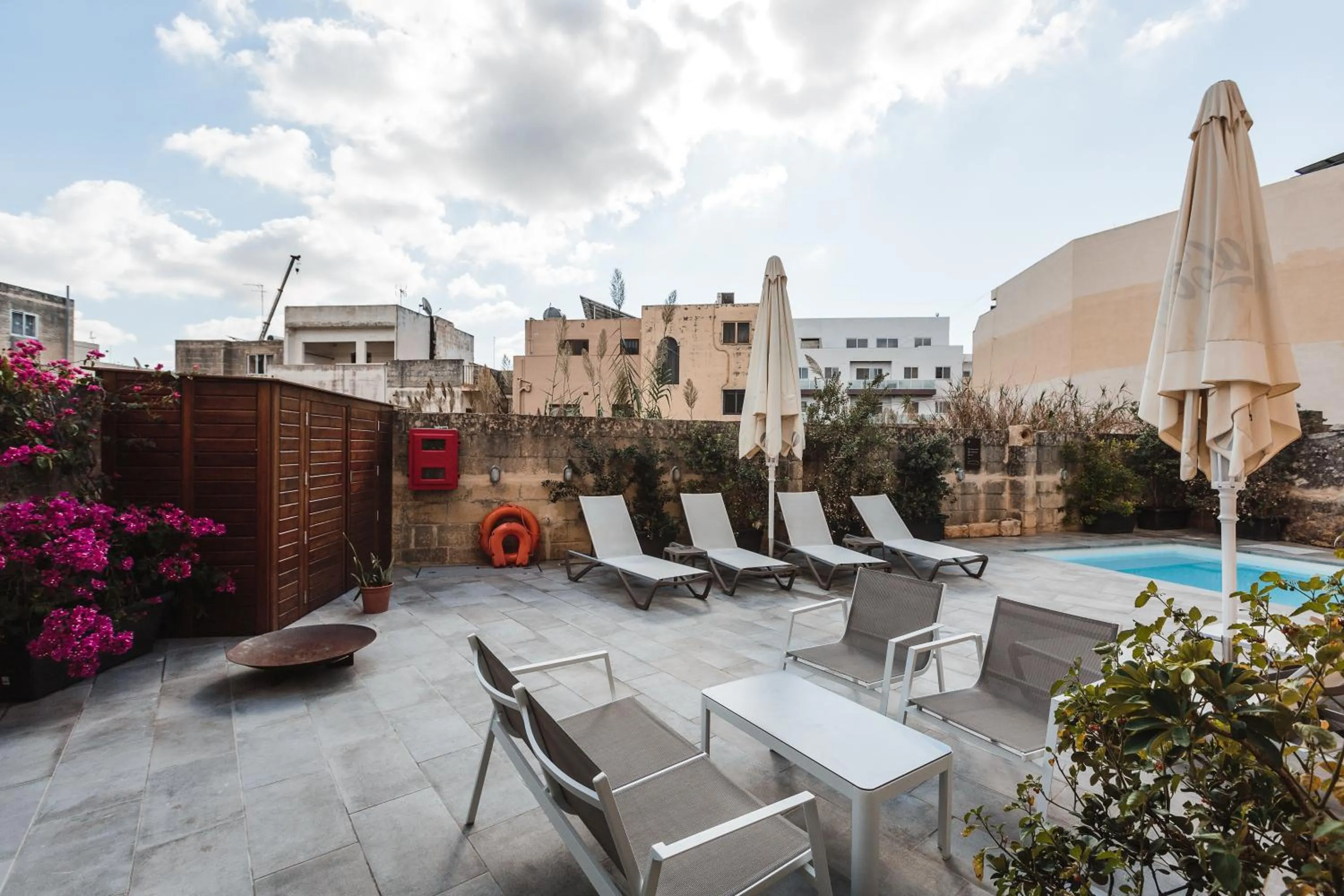 Swimming pool in Talbot & Bons Bed & Breakfast