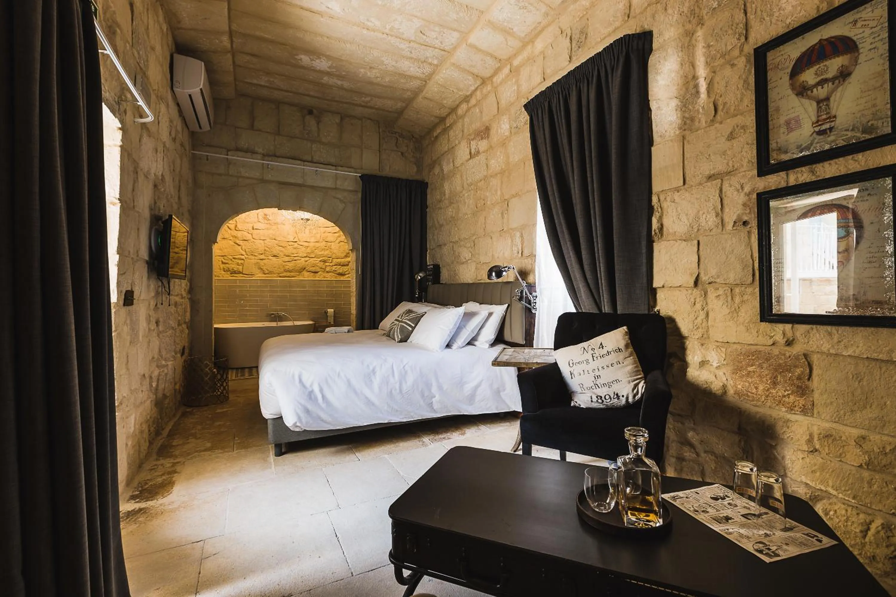 Bed in Talbot & Bons Bed & Breakfast