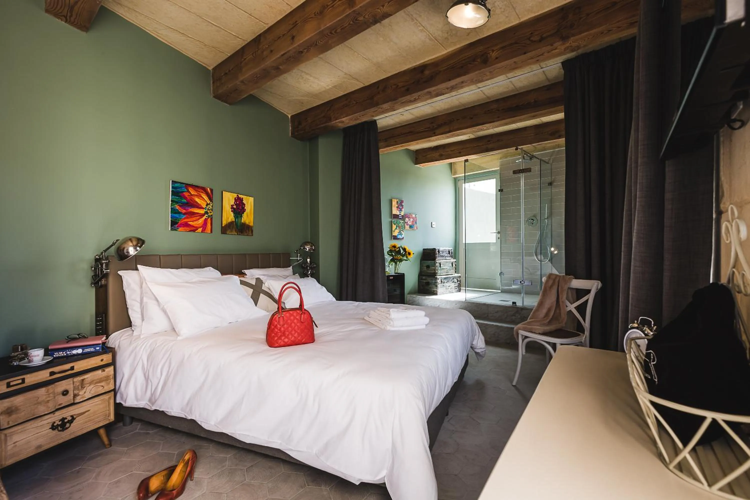 Bed in Talbot & Bons Bed & Breakfast