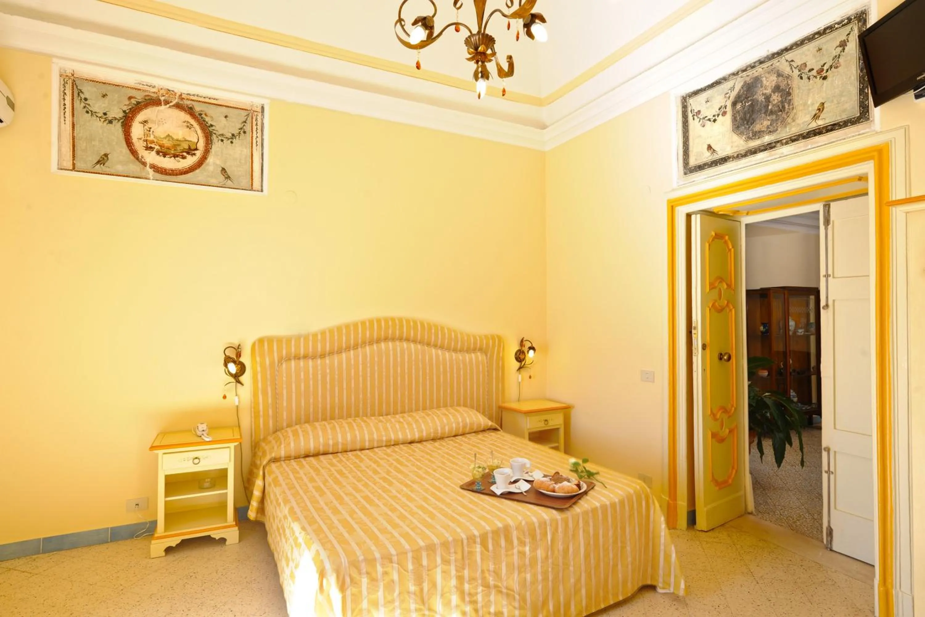 Photo of the whole room, Bed in Hotel Torre Saracena