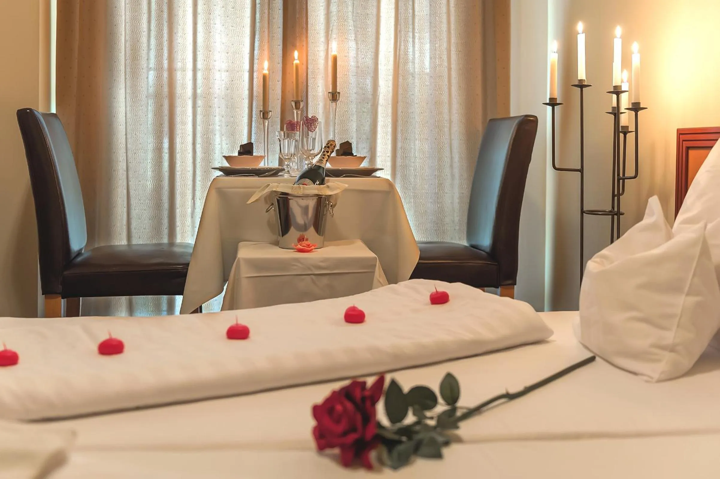 Decorative detail, Bed in P4W Hotel Residence Szombathely