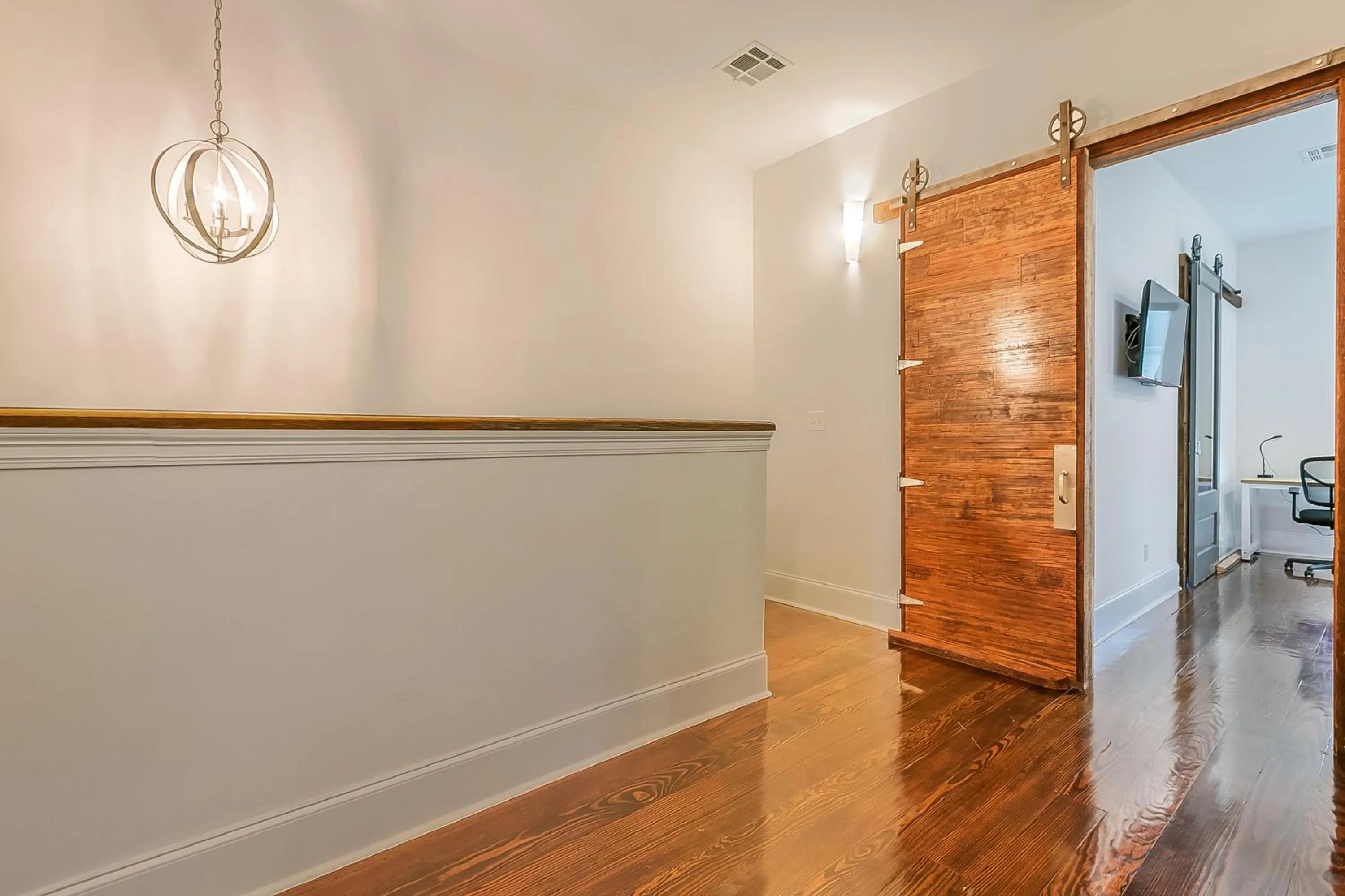 Area and facilities in Spacious Loft-Style 3BR Townhouse by Hosteeva