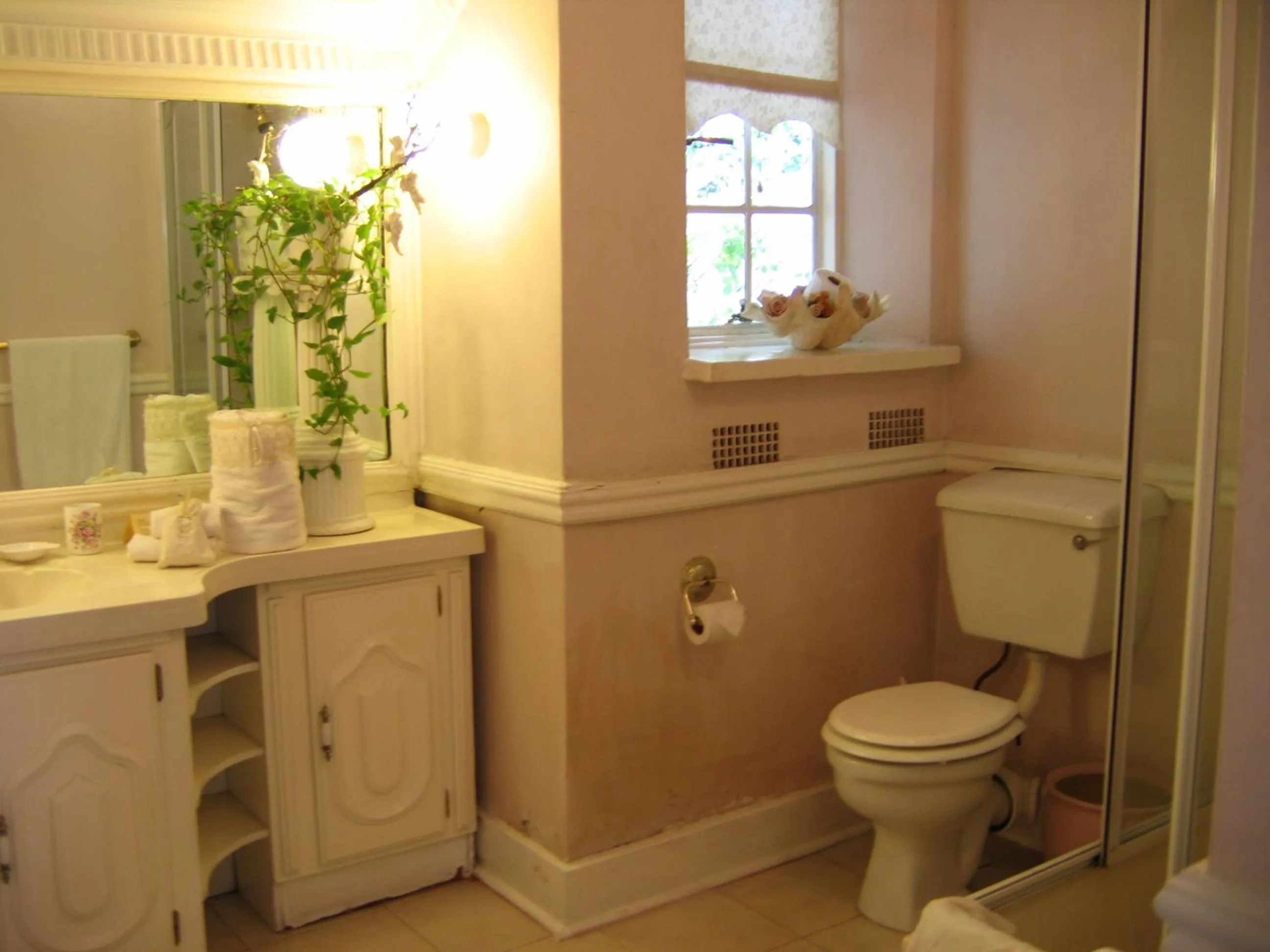 Bathroom in Villa Victoria executive Guest House