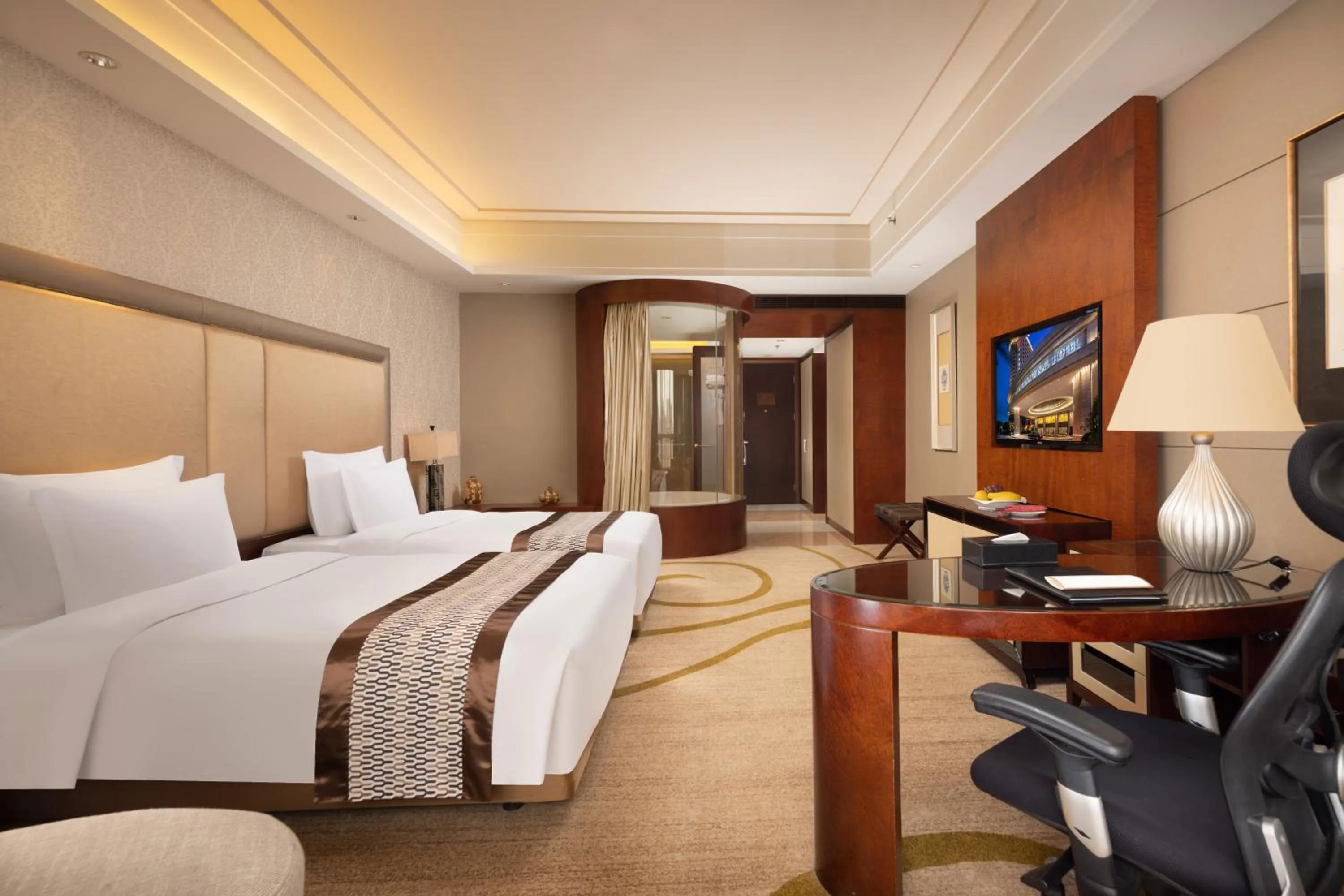 Photo of the whole room, Bed in Shenzhen Baolilai International Hotel (Baoan, Fuyong)