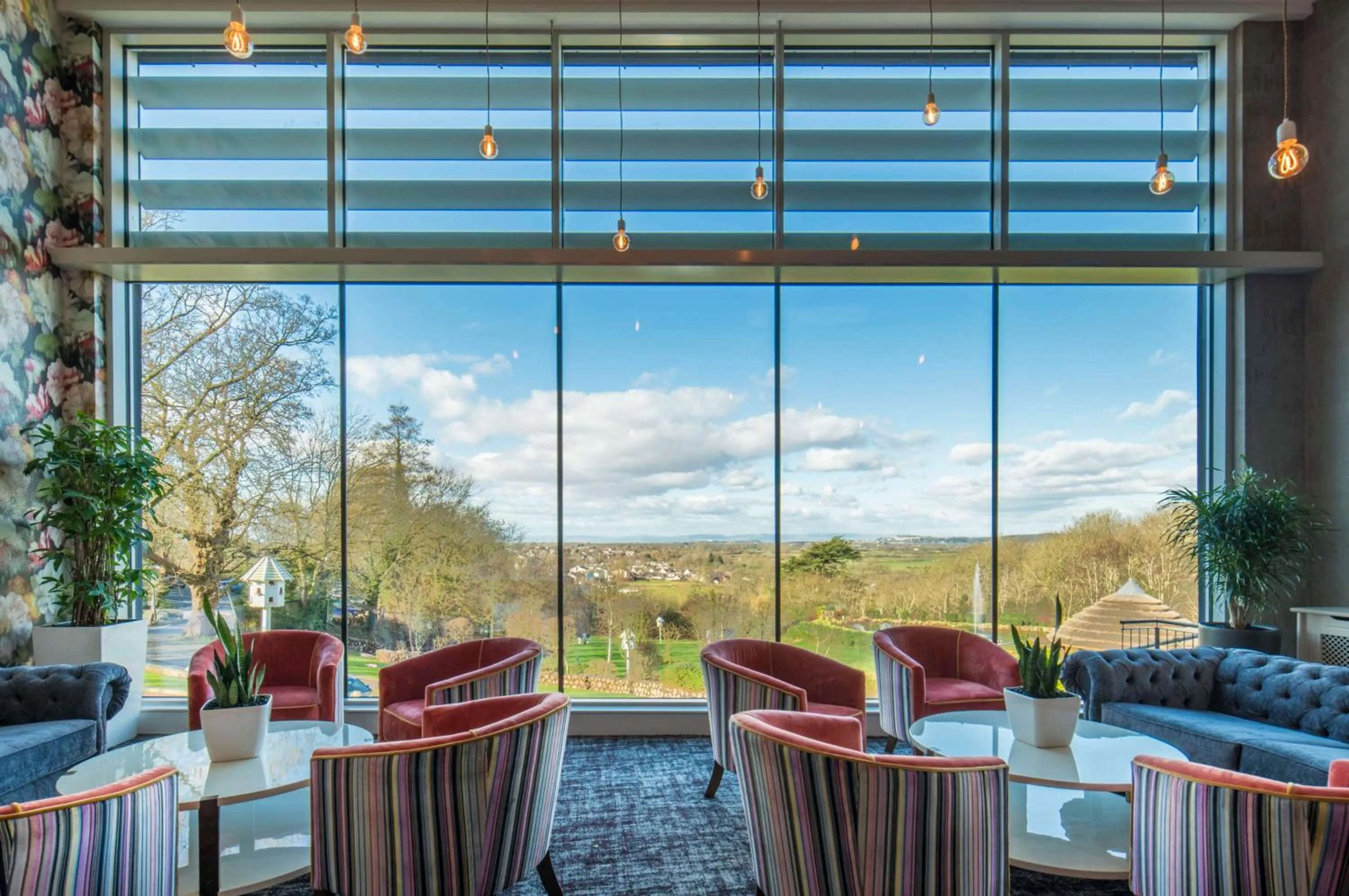 Lobby or reception in DoubleTree by Hilton Bristol South - Cadbury House