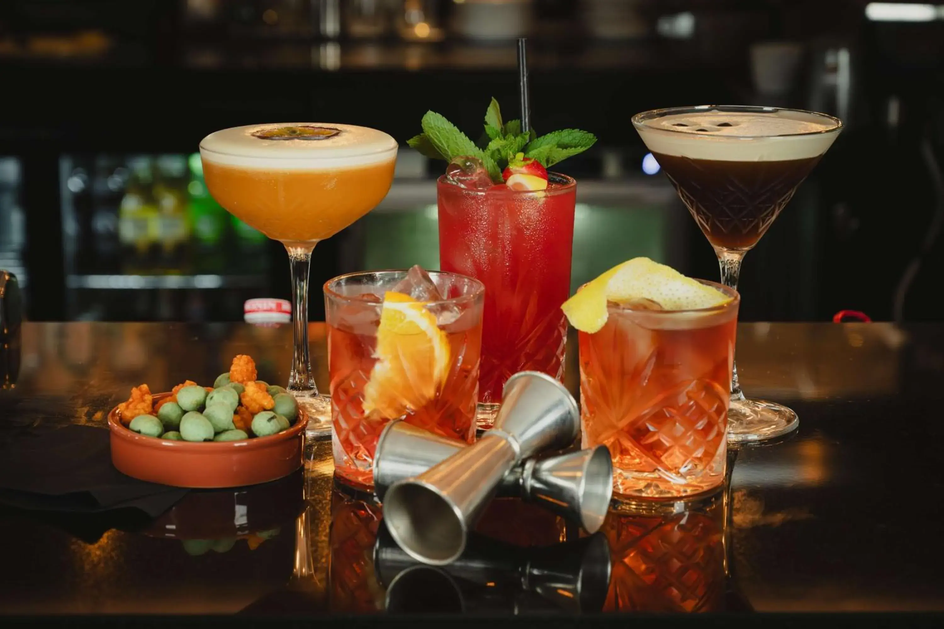 Lounge or bar in DoubleTree by Hilton Bristol South - Cadbury House Lounge or bar in DoubleTree by Hilton Bristol South - Cadbury House