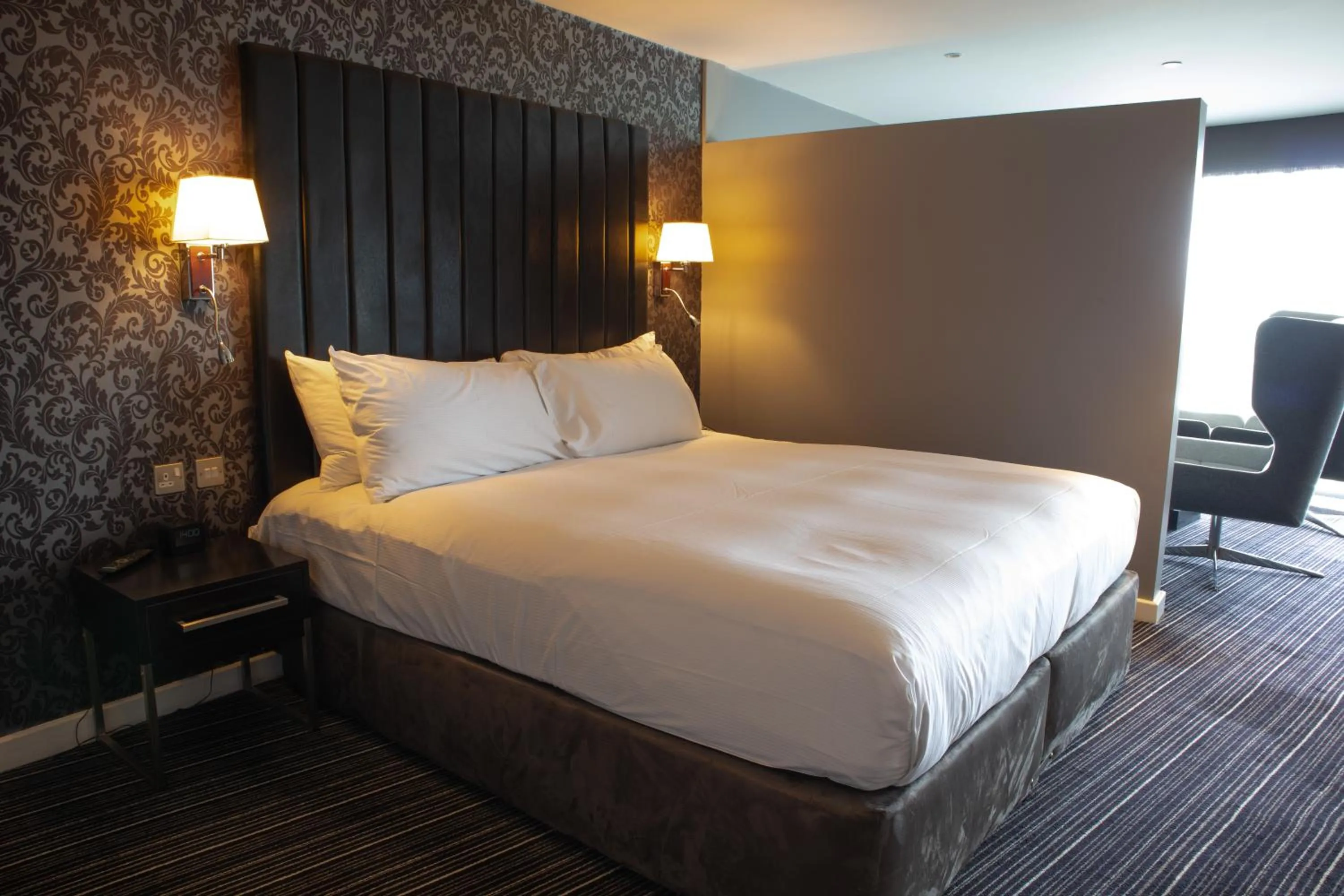 Bedroom, Bed in DoubleTree by Hilton Bristol South - Cadbury House