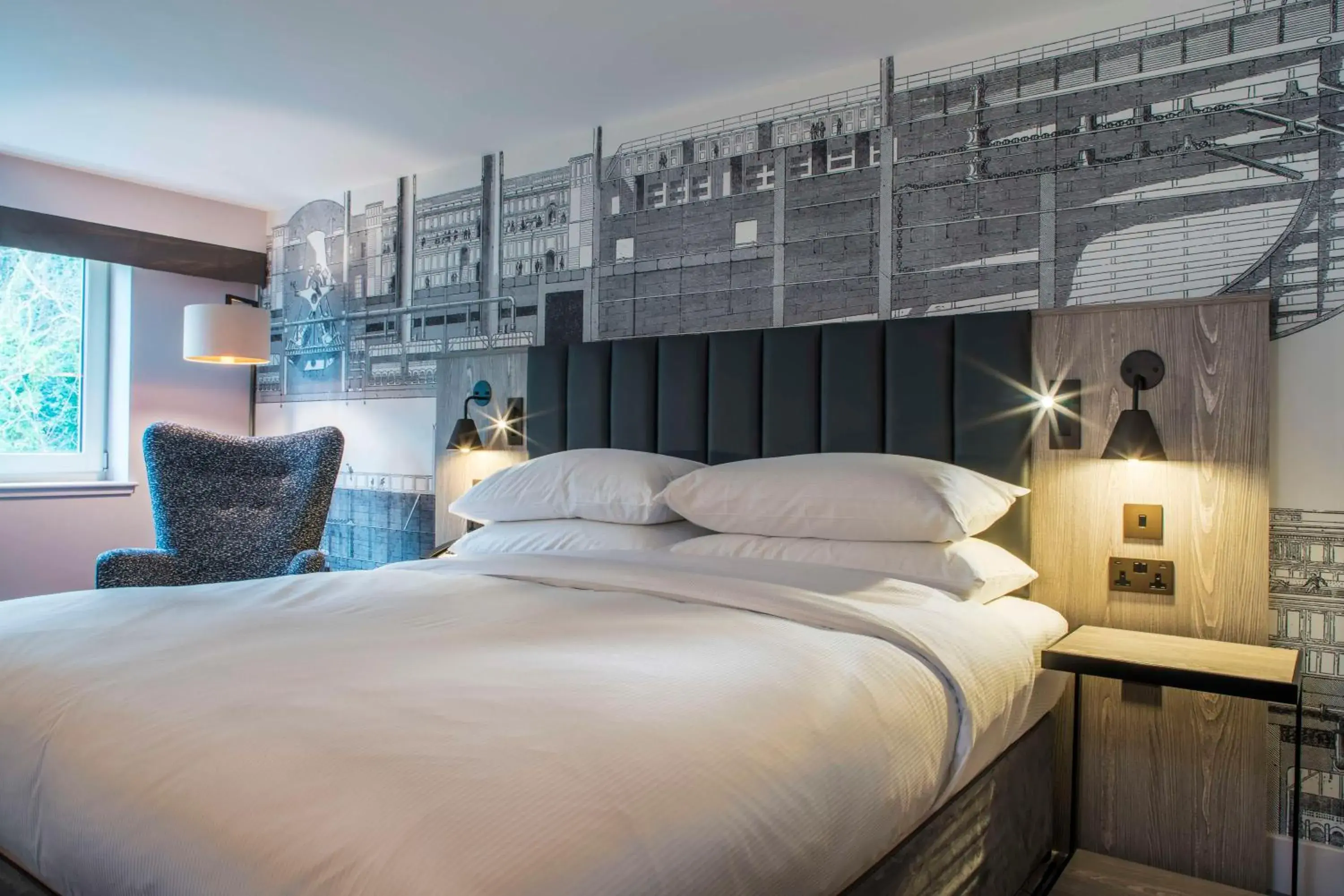 Family Double Room with Sofa Bed in DoubleTree by Hilton Bristol South - Cadbury House Family Double Room with Sofa Bed in DoubleTree by Hilton Bristol South - Cadbury House