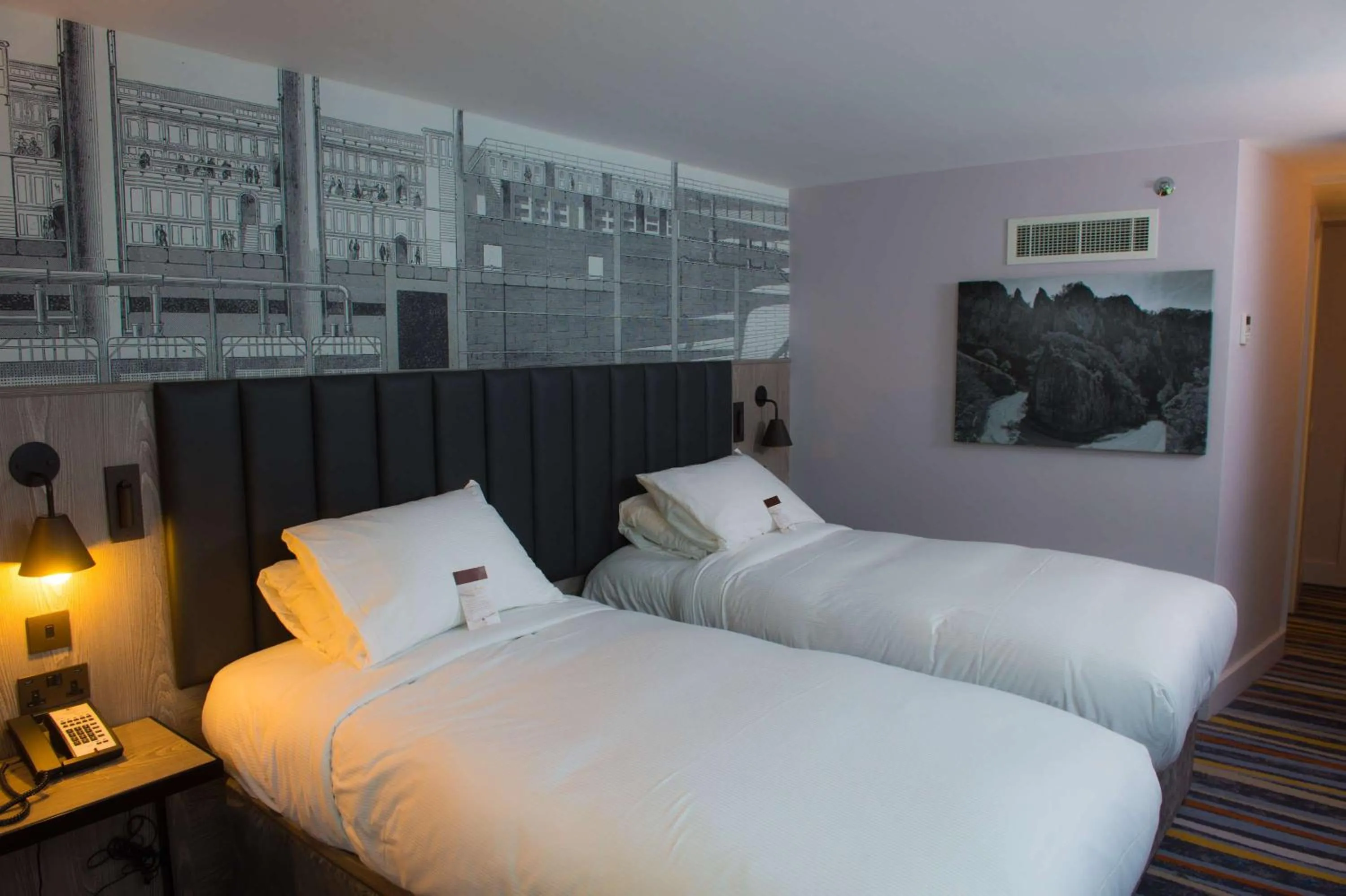 Bed in DoubleTree by Hilton Bristol South - Cadbury House