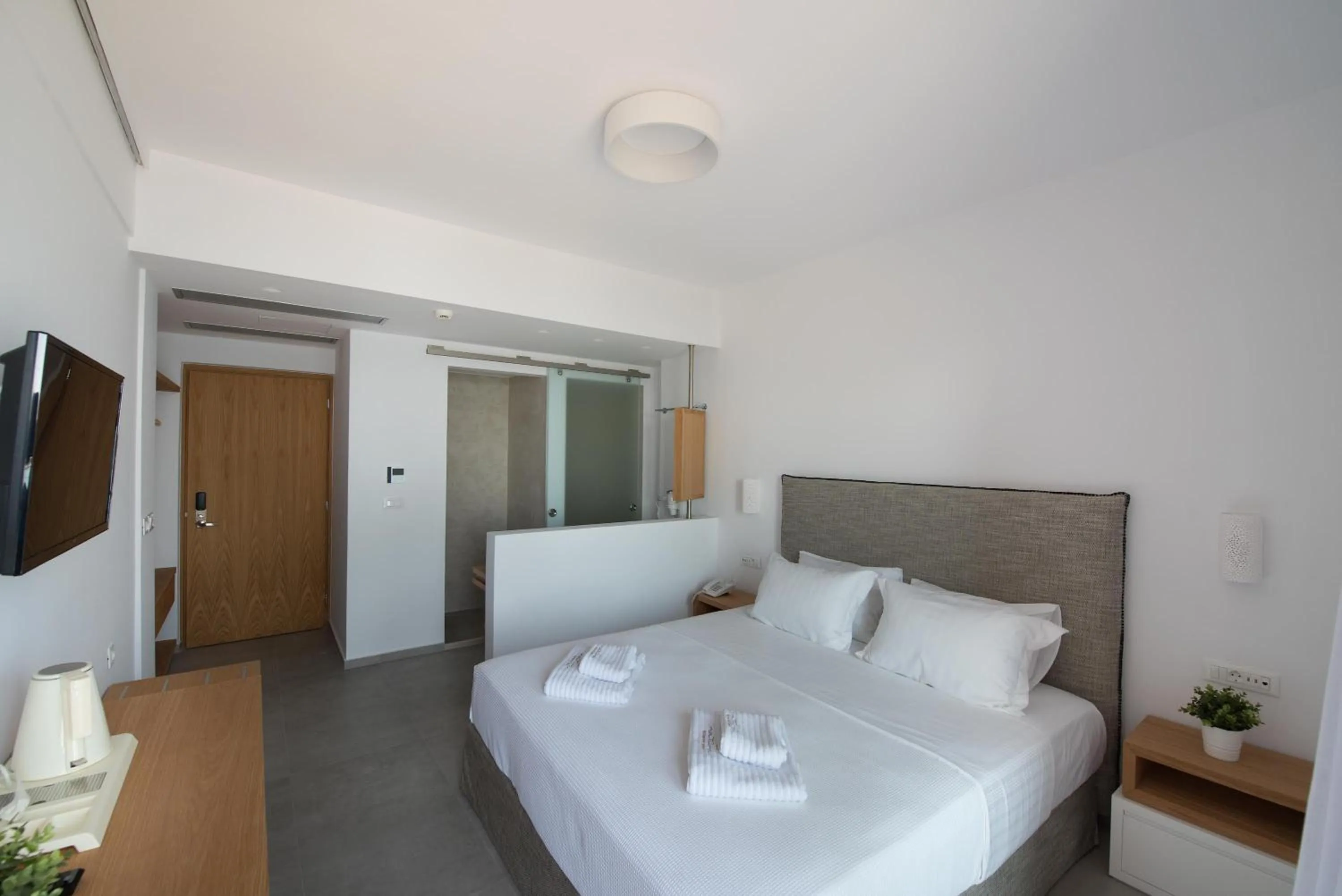 Shower, Bed in Natura Luxury Boutique Hotel Skopelos