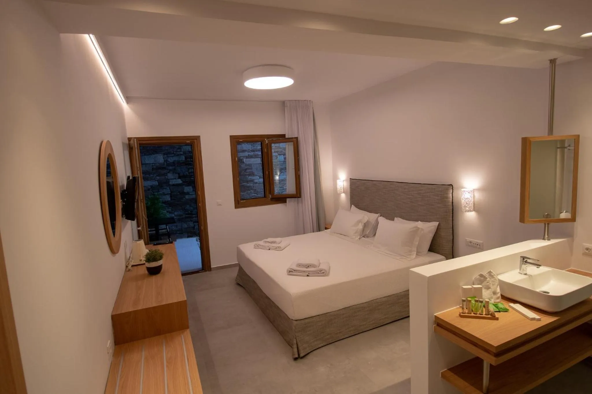 Shower, Bed in Natura Luxury Boutique Hotel Skopelos