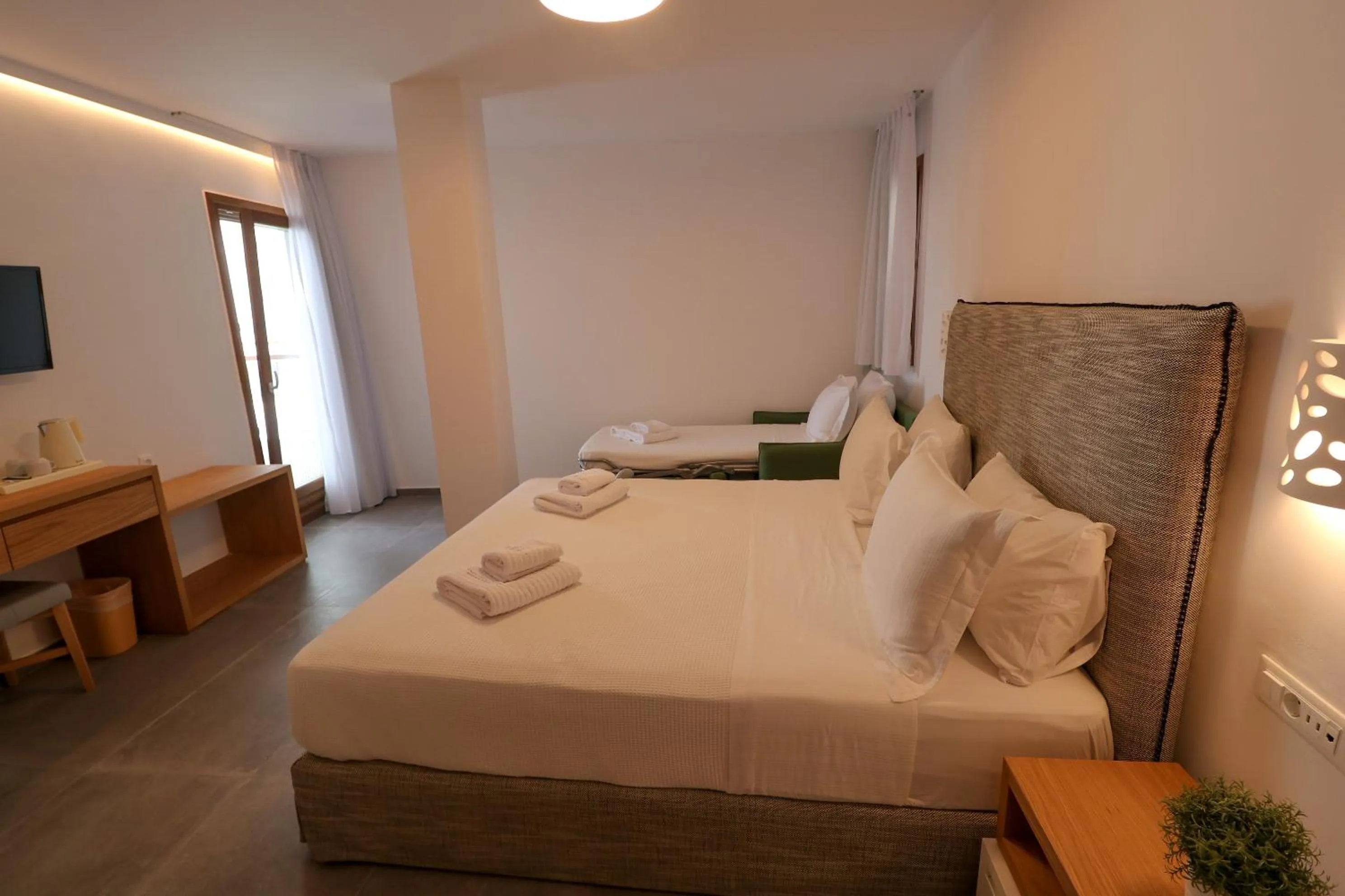 TV and multimedia, Bed in Natura Luxury Boutique Hotel Skopelos