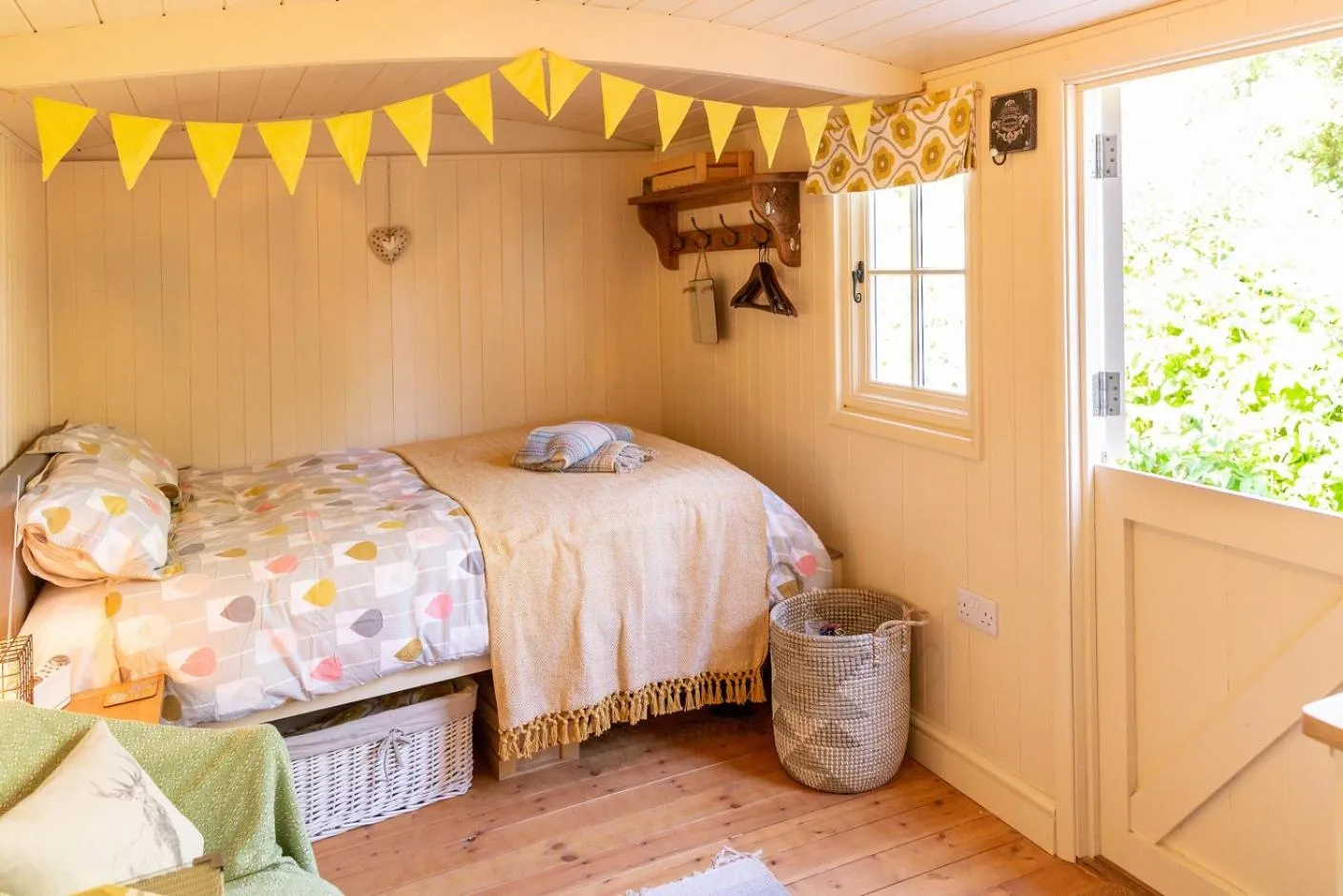 Photo of the whole room in Brookfields