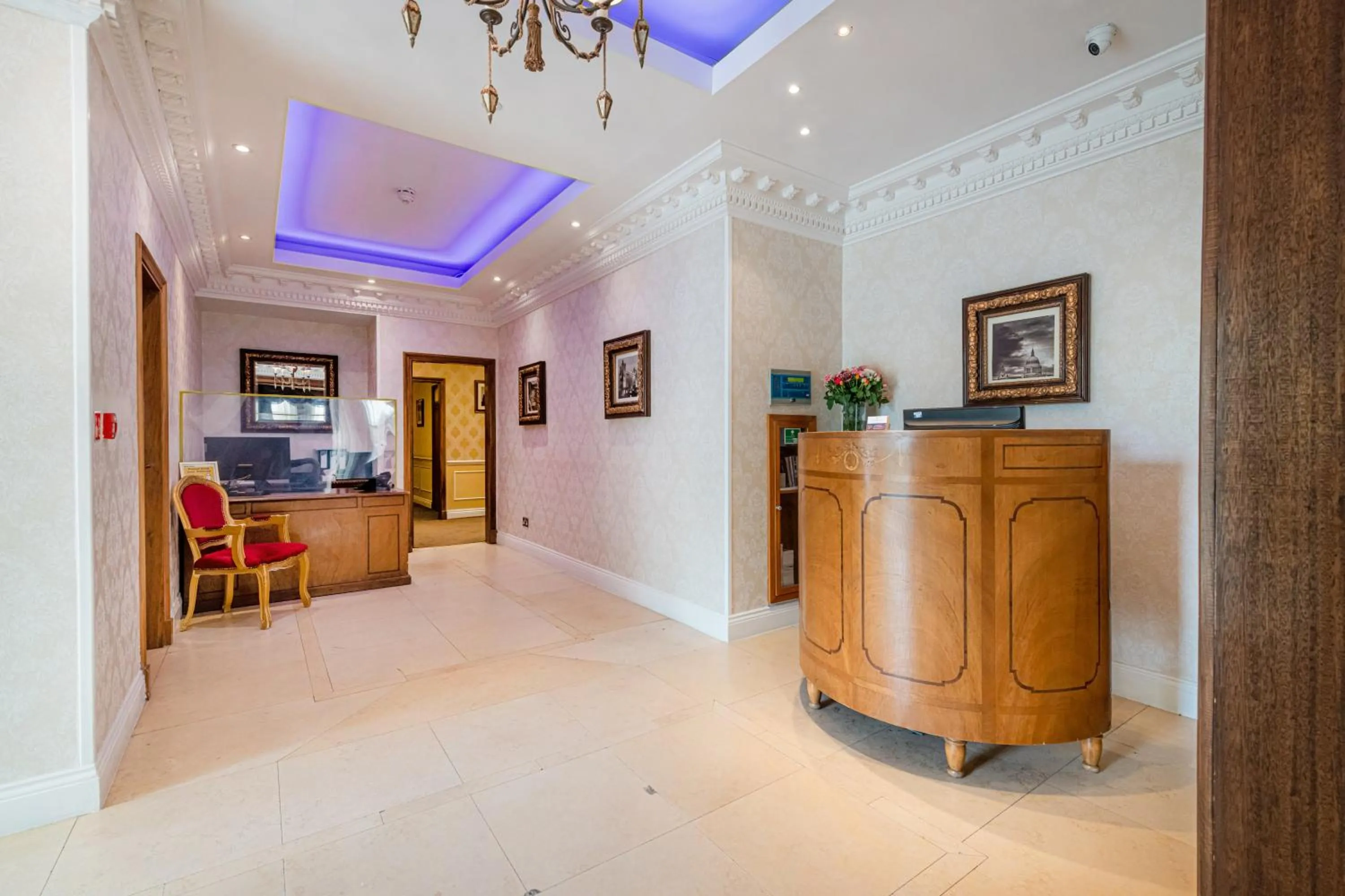 Lobby or reception in Ashburn Hotel