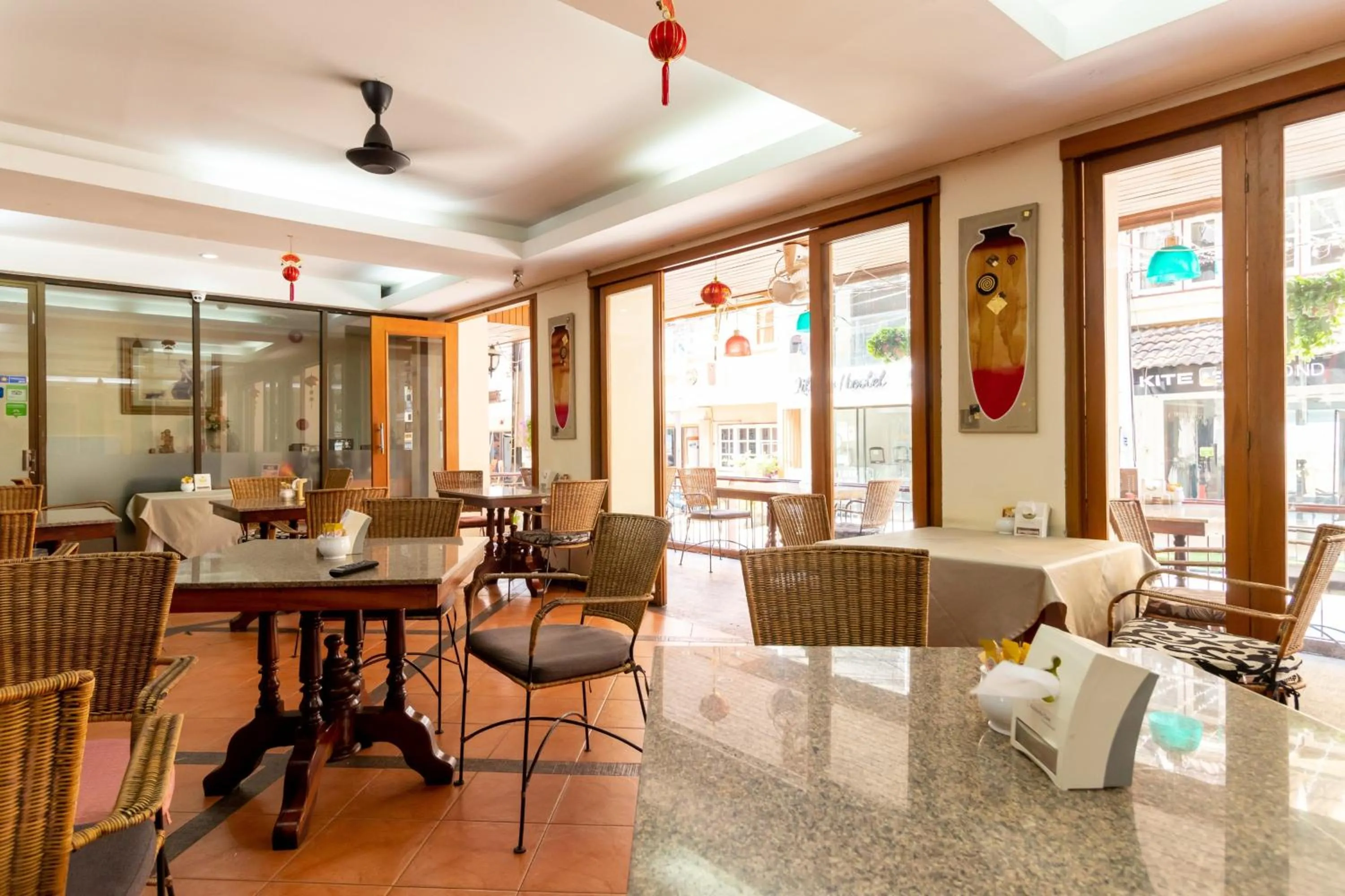 Restaurant/places to eat in Thipurai Annex Hotel