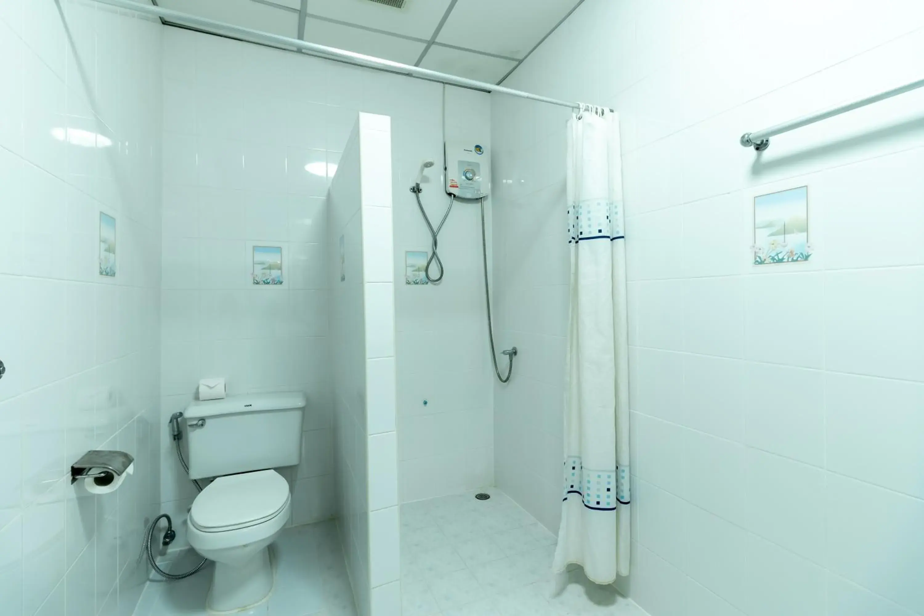 Bathroom in Thipurai Annex Hotel Bathroom in Thipurai Annex Hotel