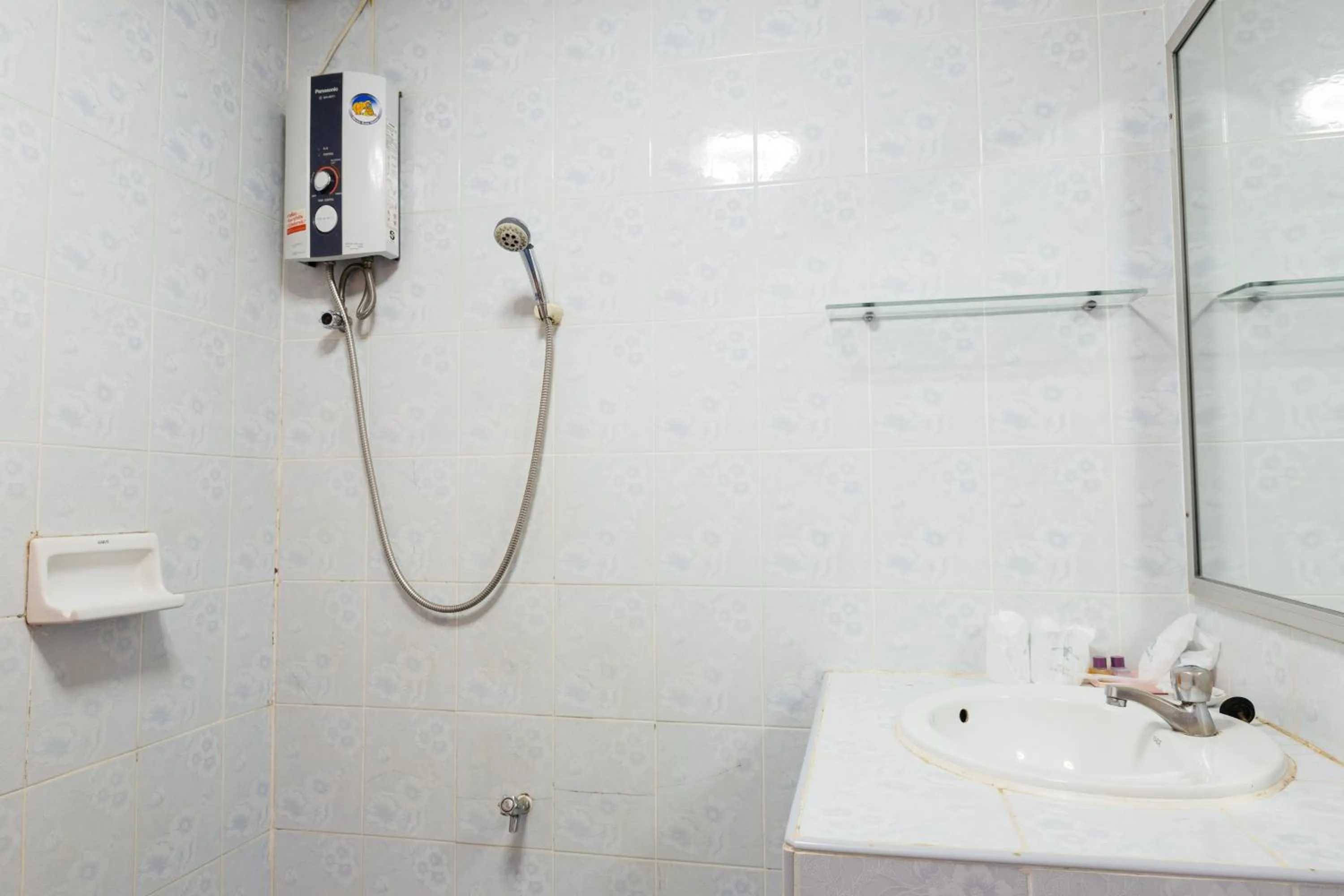 Bathroom in Thipurai Annex Hotel