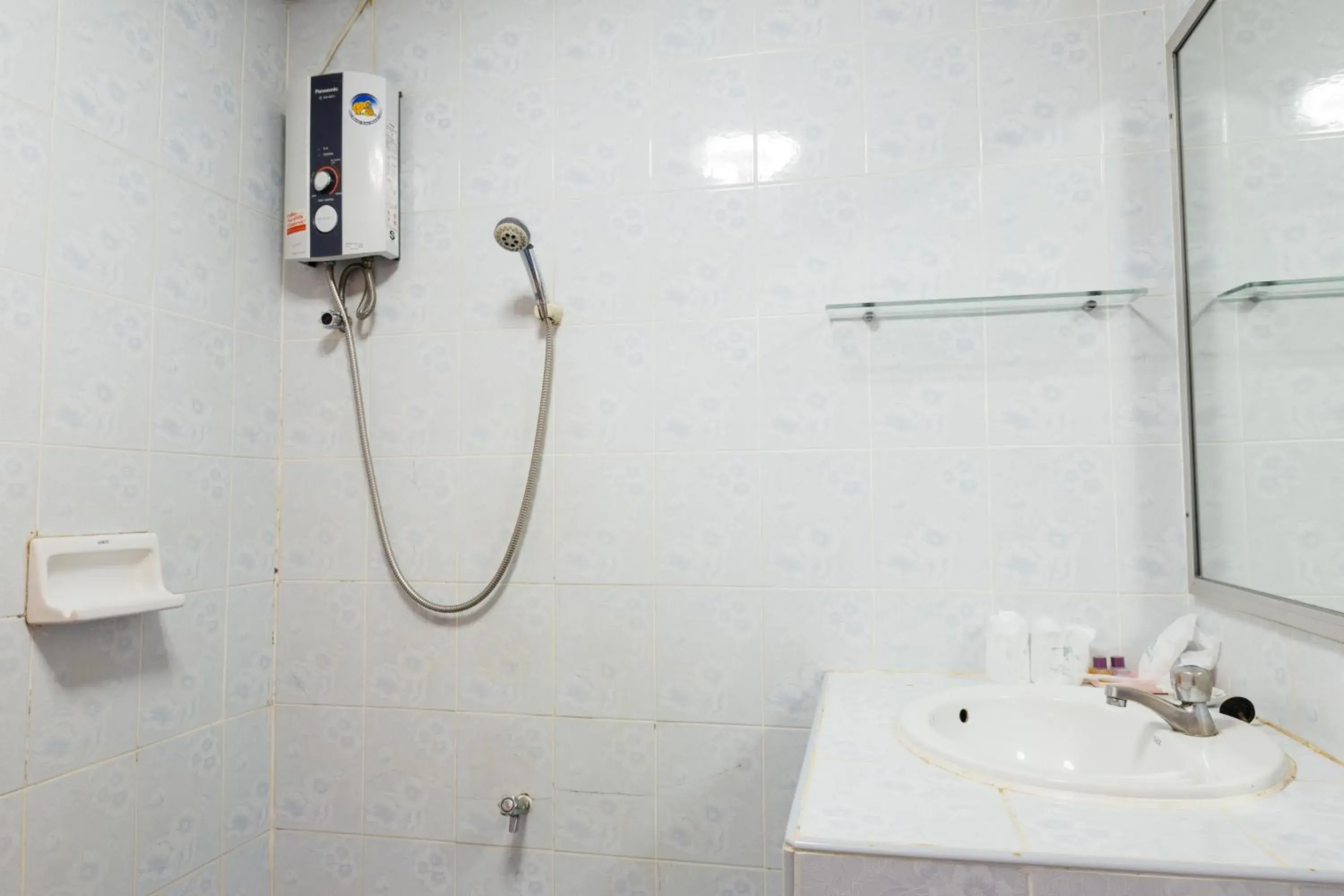 Bathroom in Thipurai Annex Hotel Bathroom in Thipurai Annex Hotel