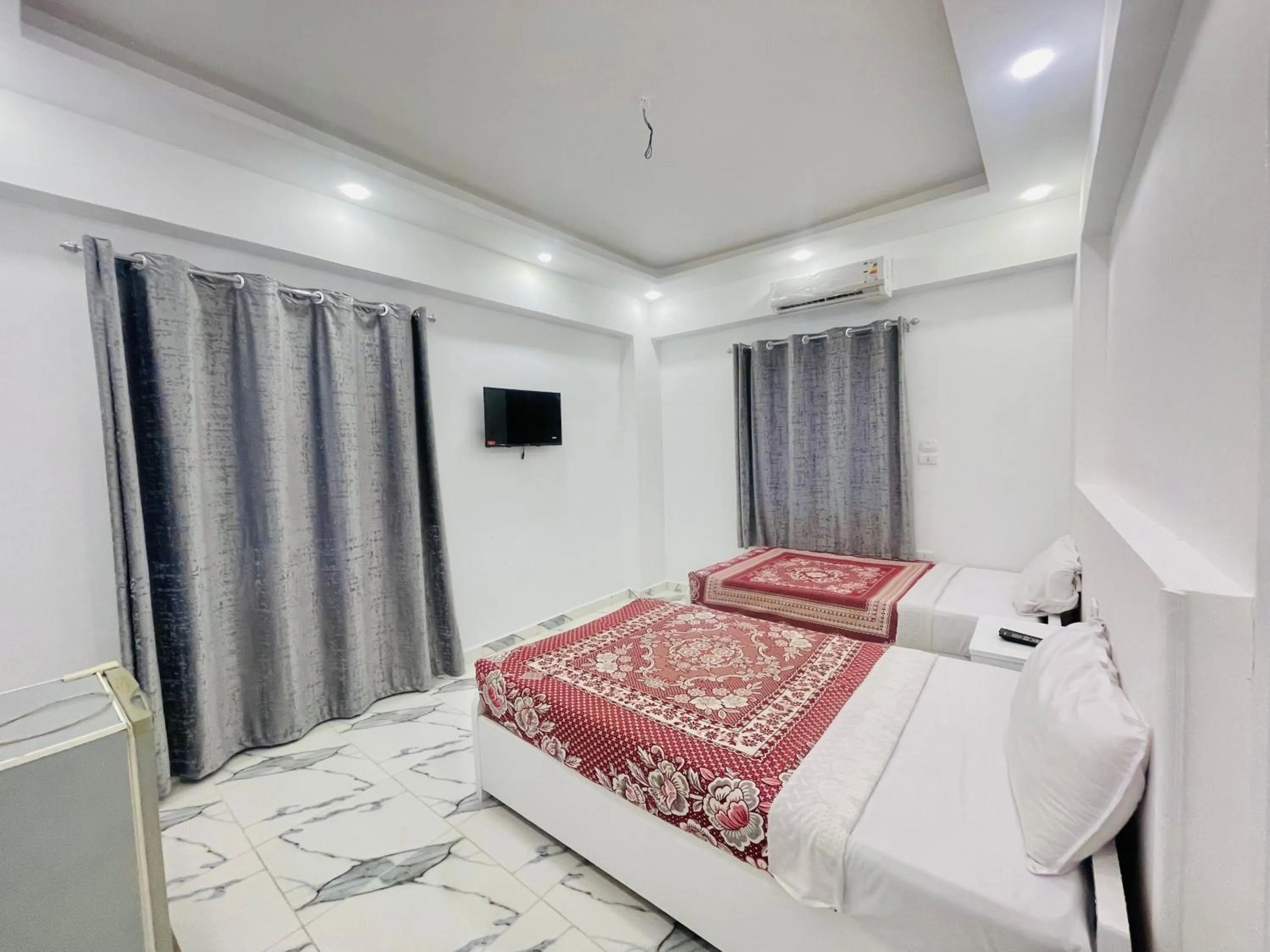 Photo of the whole room, Bed in El Mesala Hotel