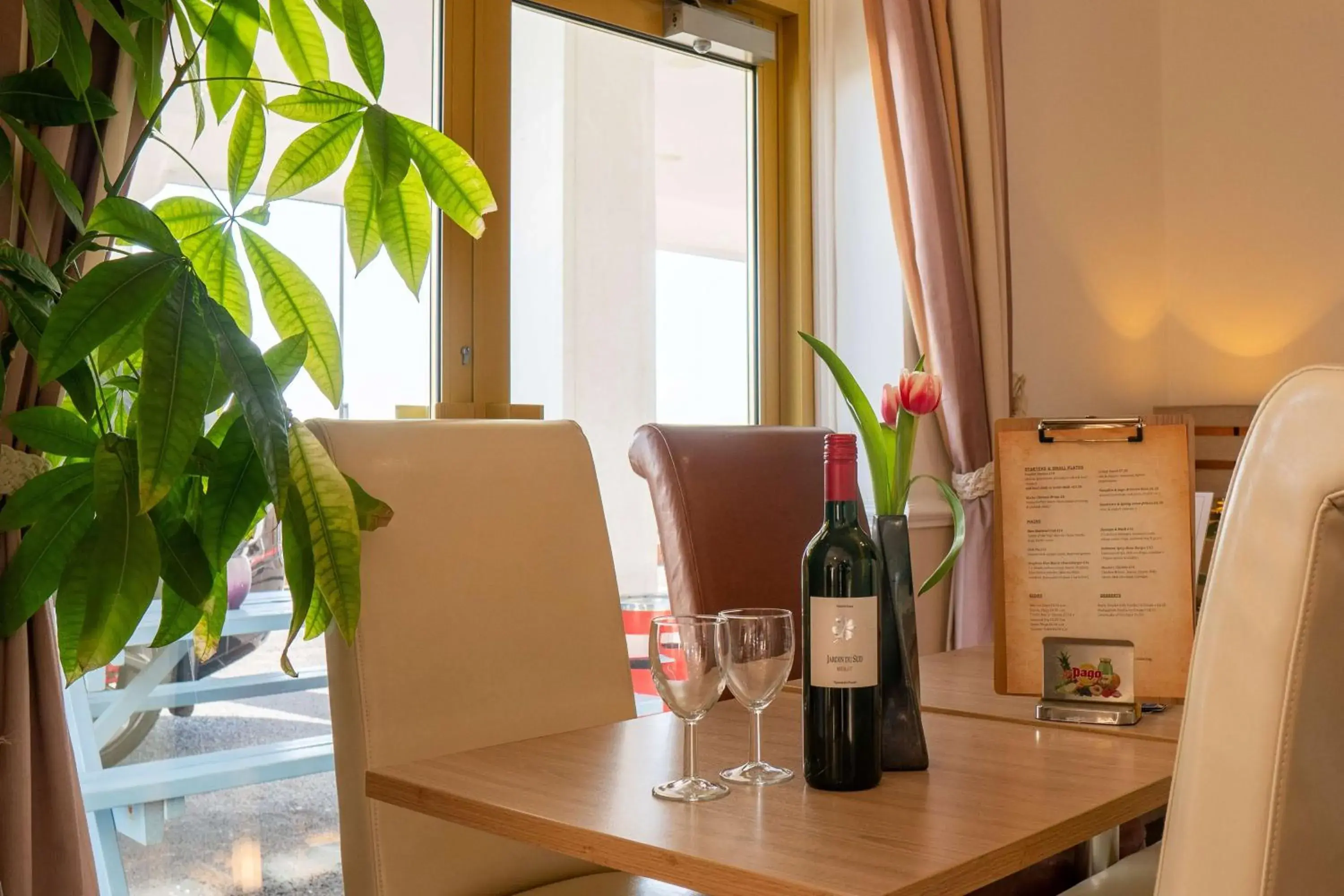 Lounge or bar in Best Western Princes Marine Hotel Lounge or bar in Best Western Princes Marine Hotel