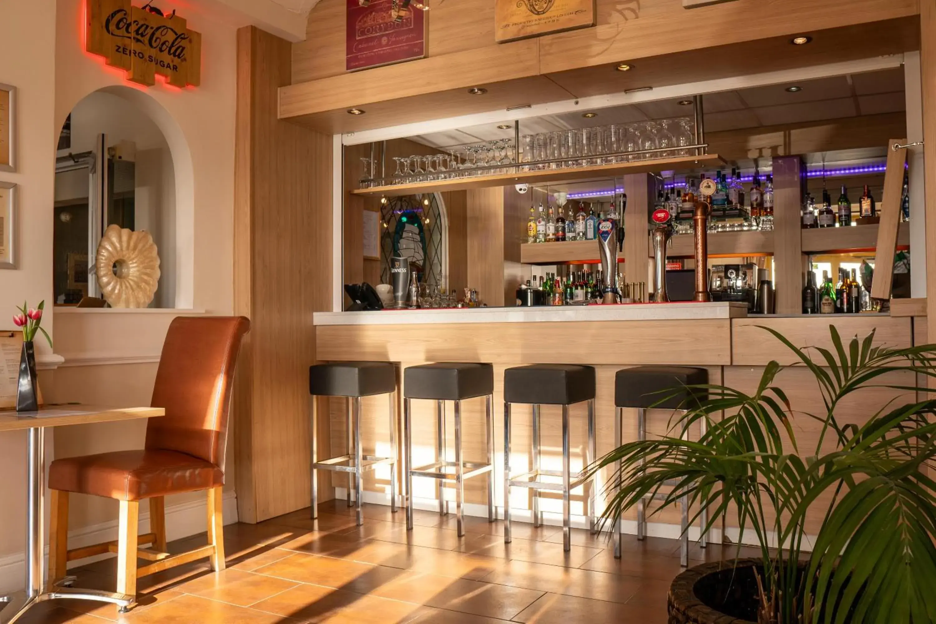 Lounge or bar in Best Western Princes Marine Hotel Lounge or bar in Best Western Princes Marine Hotel