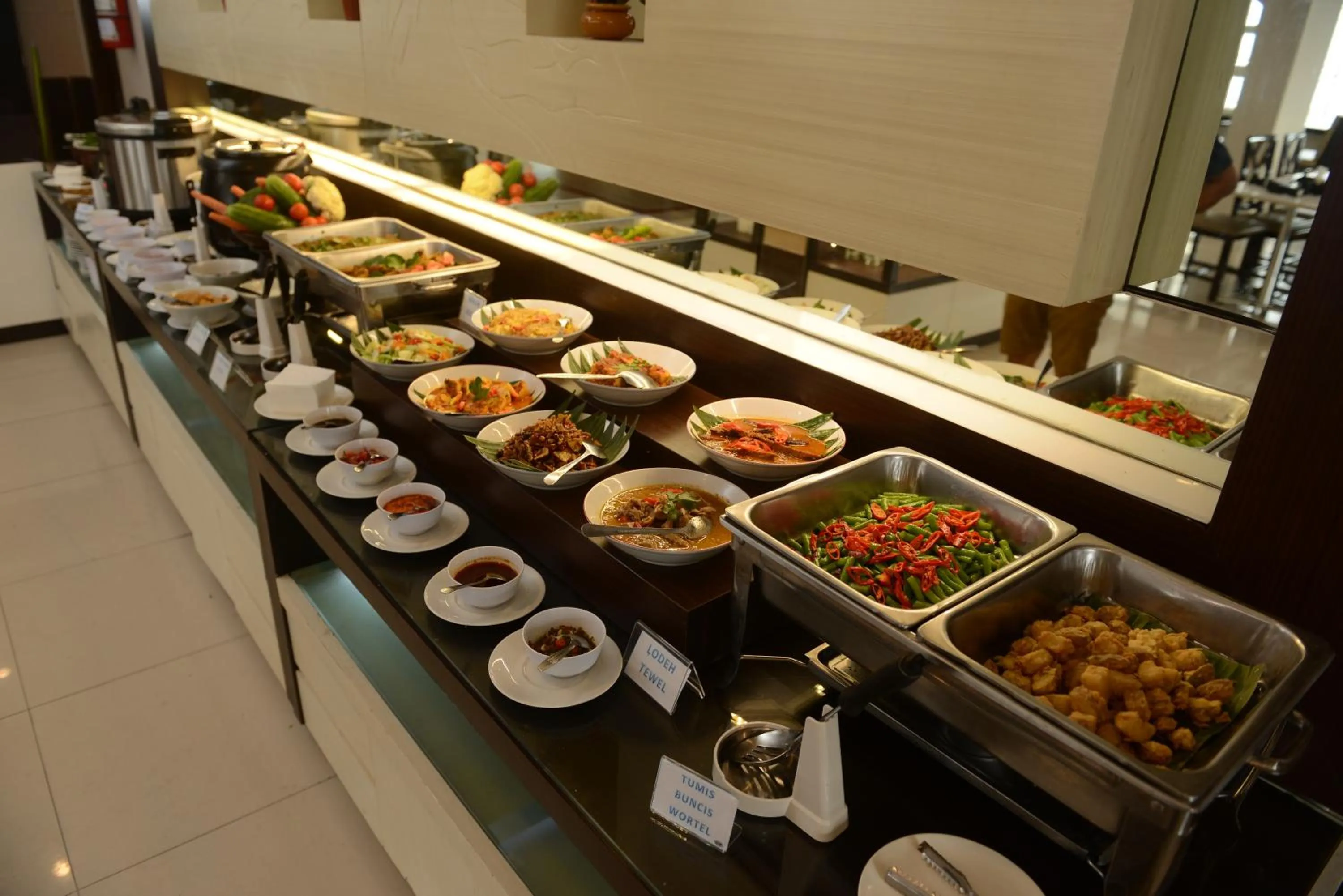Restaurant/places to eat in Hotel 88 Jember By WH - Strategic Location In The City Center