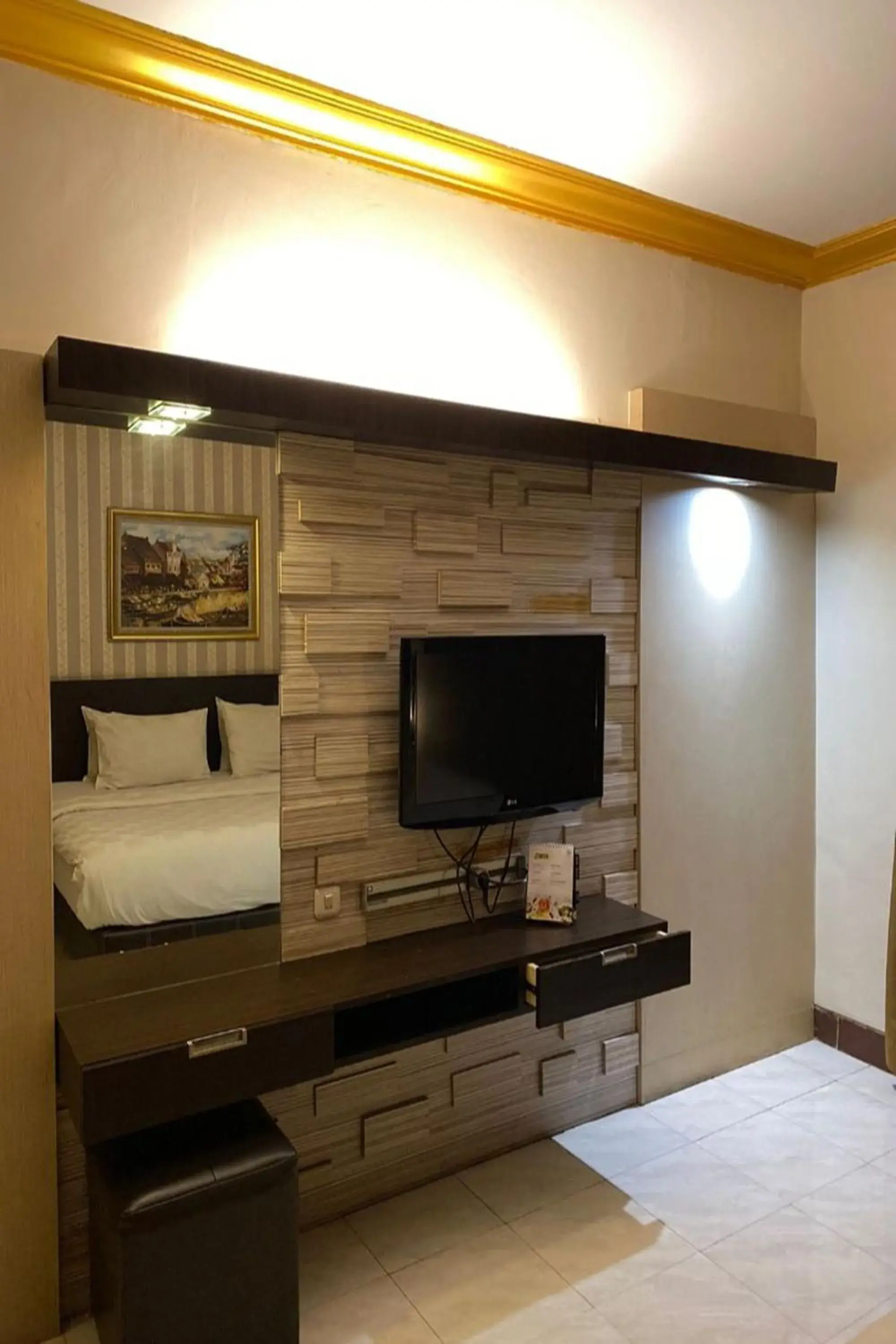 room service, Bed in Hotel 88 Jember By WH - Strategic Location In The City Center room service, Bed in Hotel 88 Jember By WH - Strategic Location In The City Center