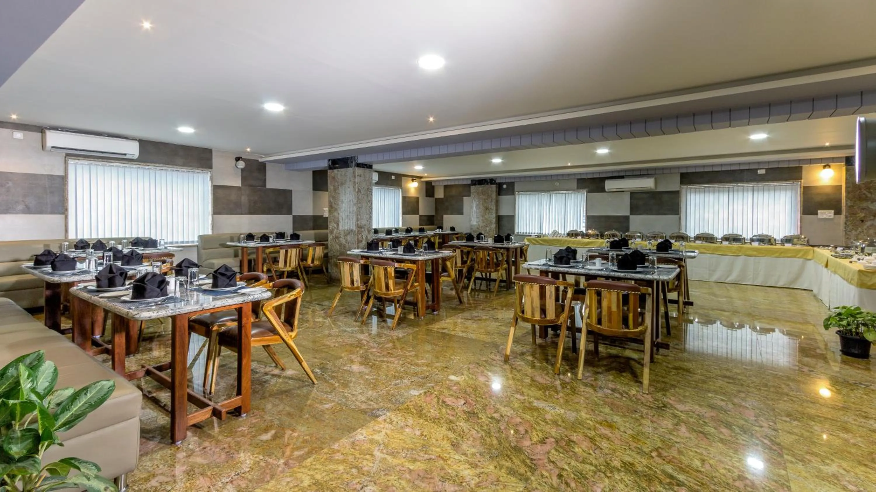 Restaurant/places to eat in Hotel Presidency-Electronic City Phase II