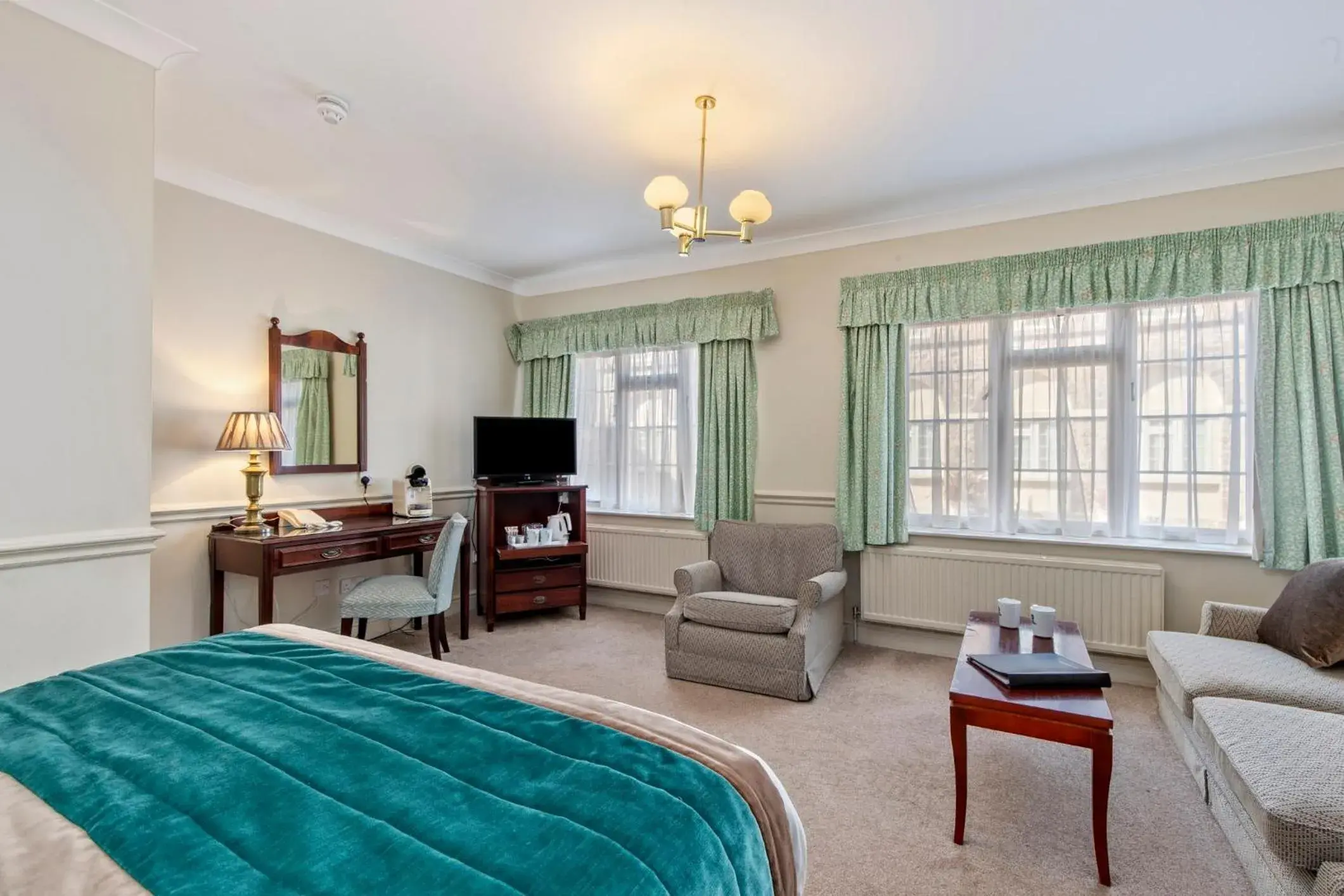 Family Room with 1 Double and 2 Twin Beds - Annex Building/Non-Smoking in Best Western Lamphey Court Hotel and Spa Family Room with 1 Double and 2 Twin Beds - Annex Building/Non-Smoking in Best Western Lamphey Court Hotel and Spa