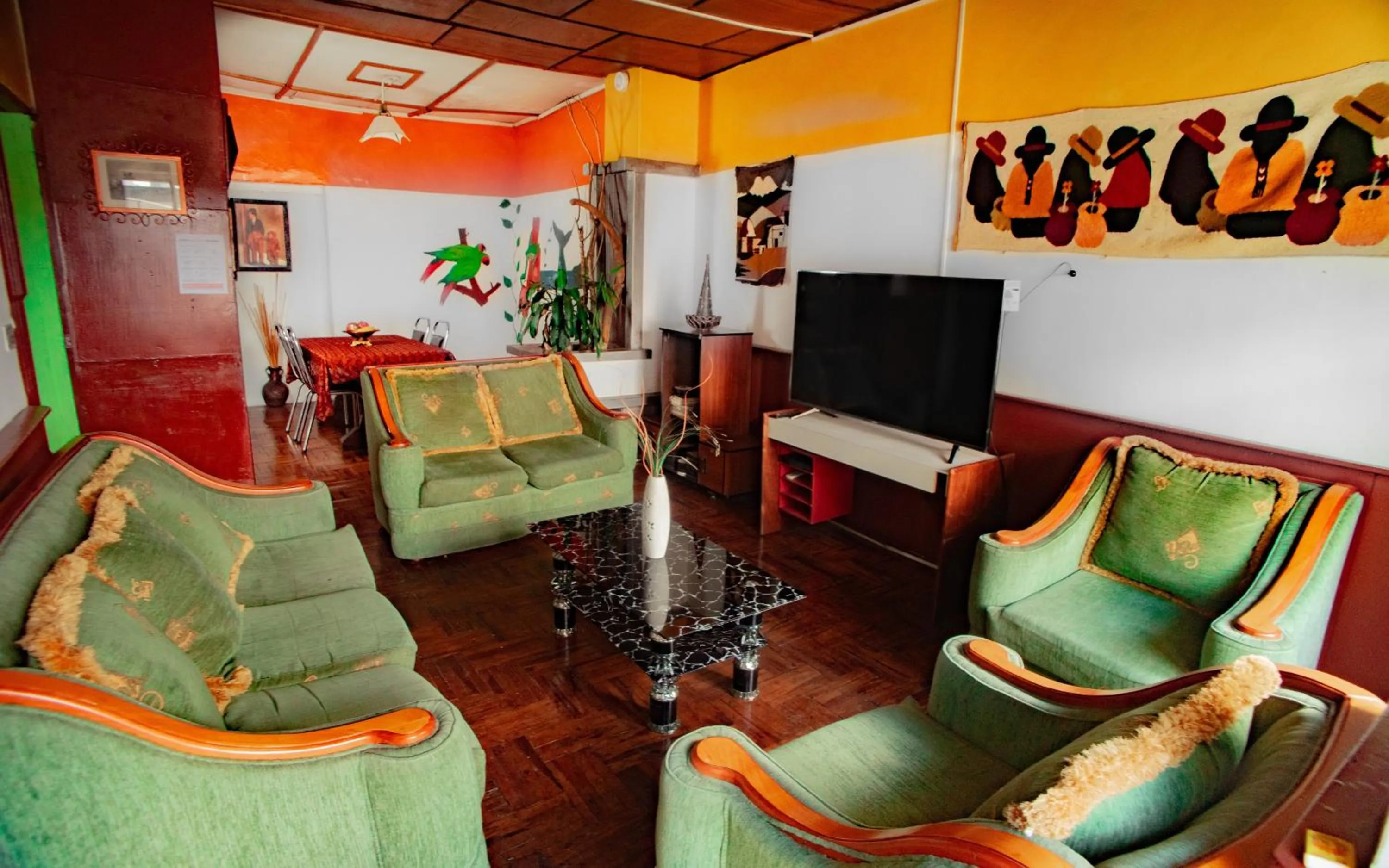 Living room in Colonial House Inn