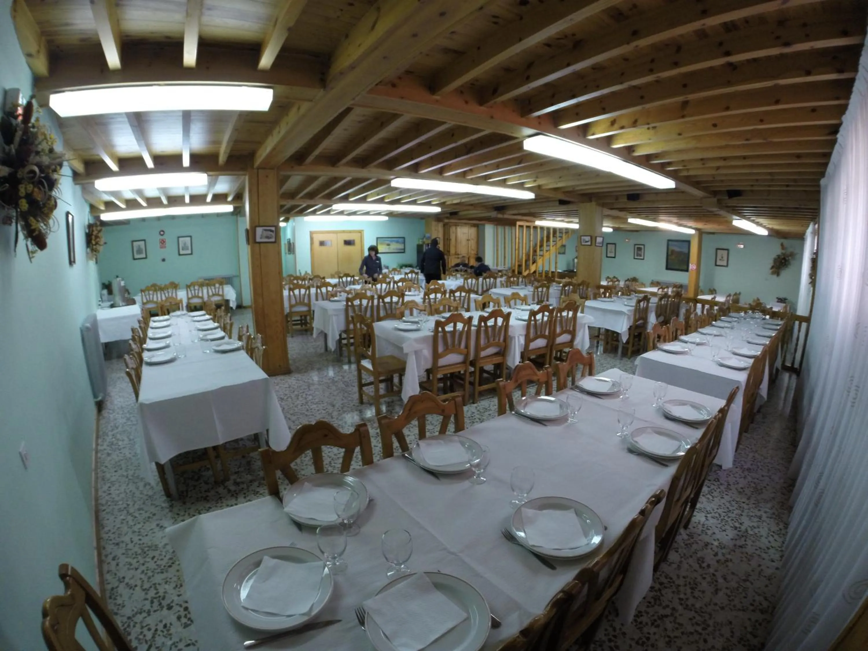Restaurant/places to eat in El Pilar