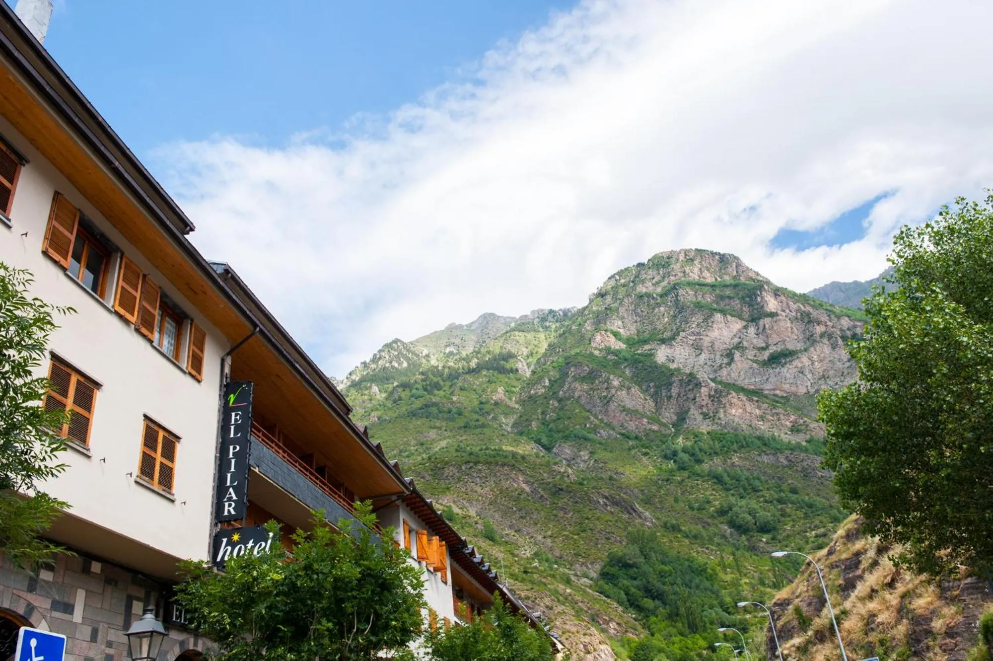 Property building in El Pilar